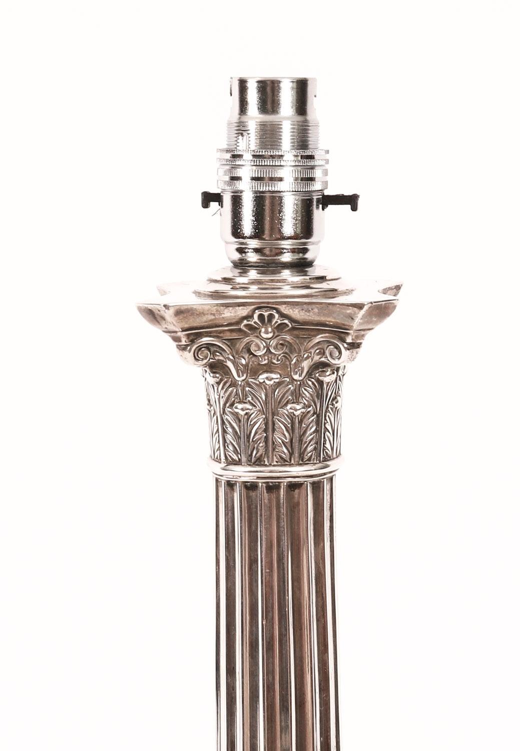 Columna corintia de plata antigua Lámpara de mesa Orfebres 1899 Siglo XIX en Bueno estado para la venta en London, GB