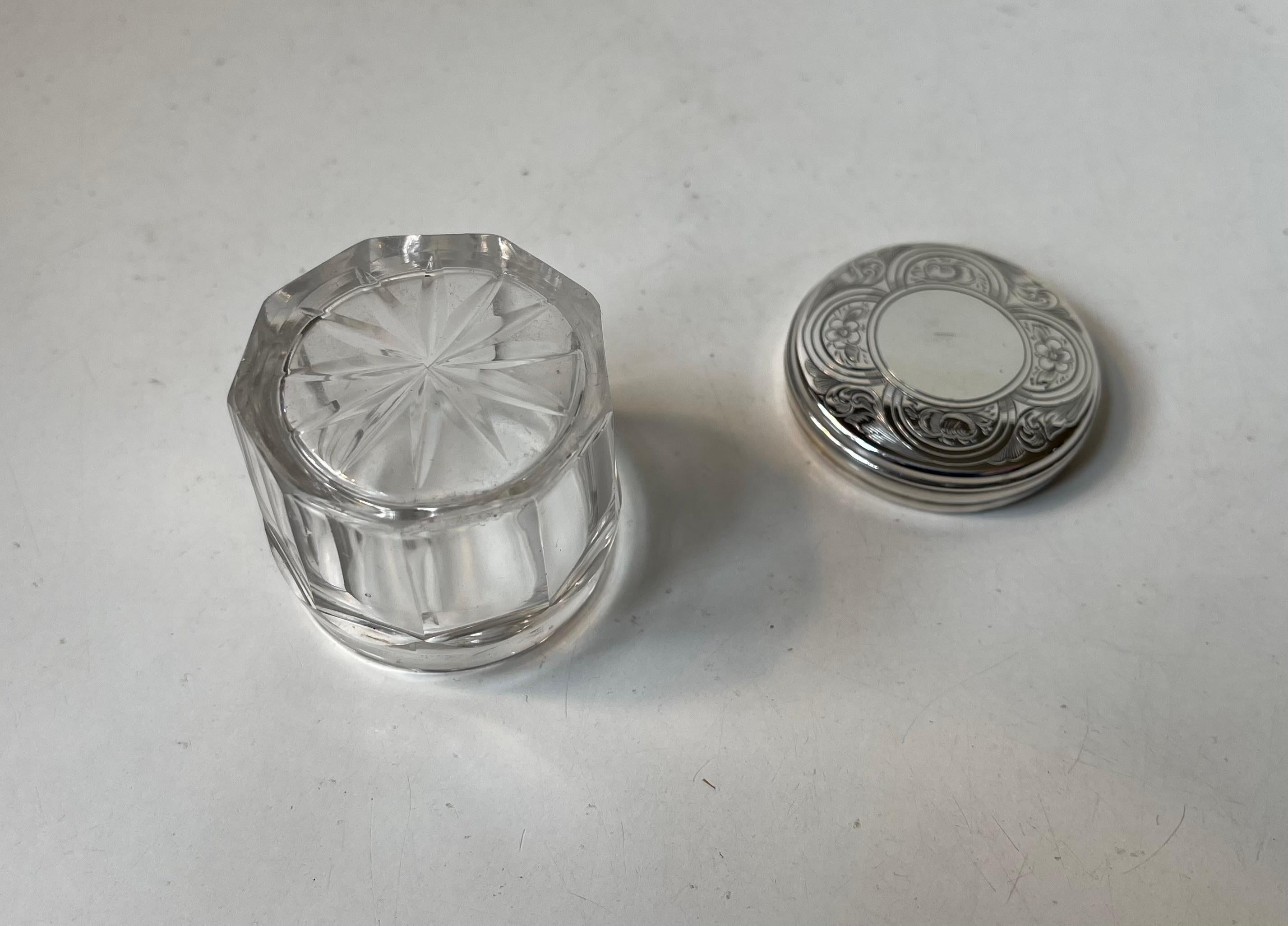 Etched Antique Silver & Crystal Vanity Jar from Thomas Wallis, London 19th century For Sale