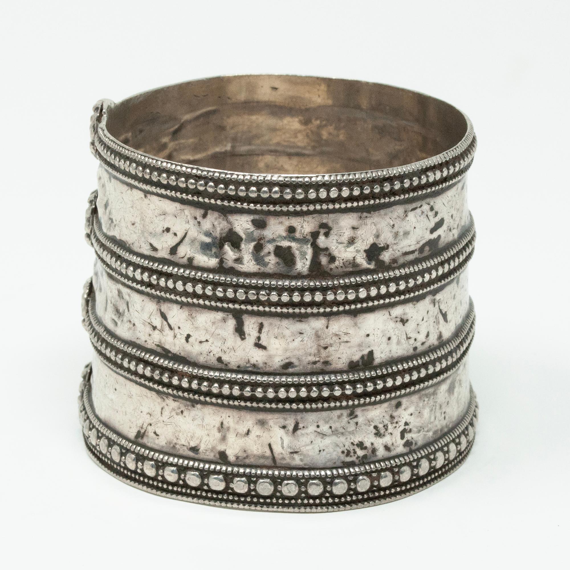 Antique Silver Cuff, Rajasthan, India

An antique silver cuff from Rajasthan (Rabari people), India. It measures 2.75 inches high and is 2.75 inches in diameter at the narrower end, 3 inches at the wider end. The weight is 76 grams.
