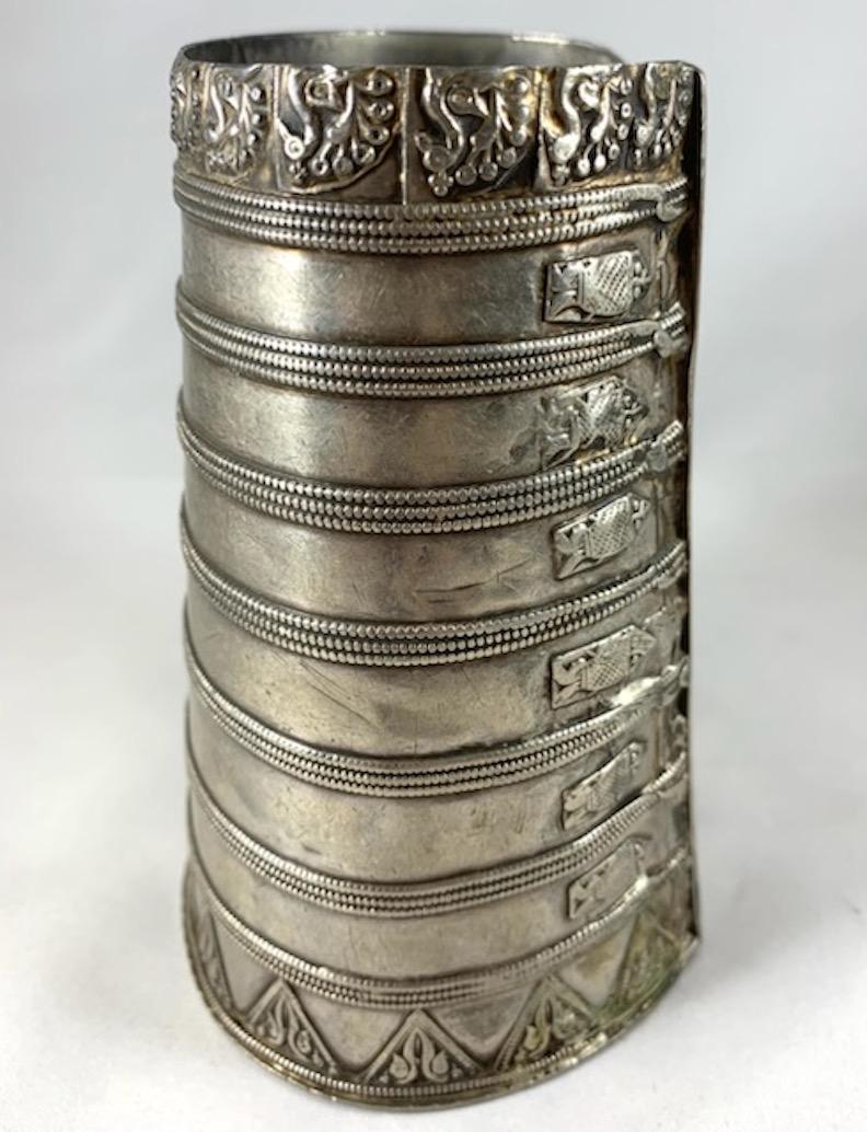 Antique Silver Cuff With Peacock Motif, Rajasthan, India In Fair Condition For Sale In Point Richmond, CA