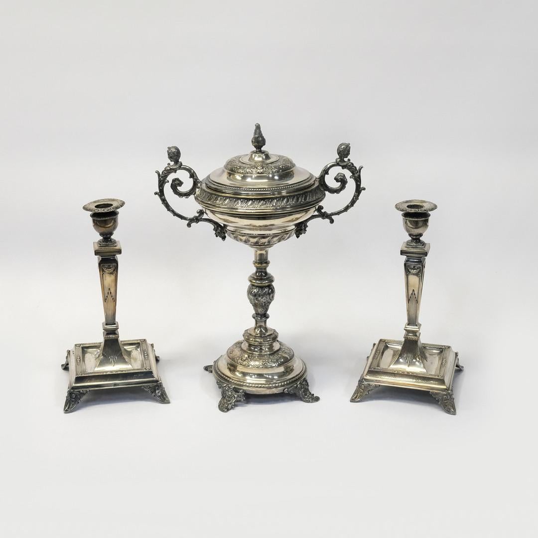 Taza de plata antigua y un par de candelabros Taza decorativa rococó europea Chapado en oro en venta