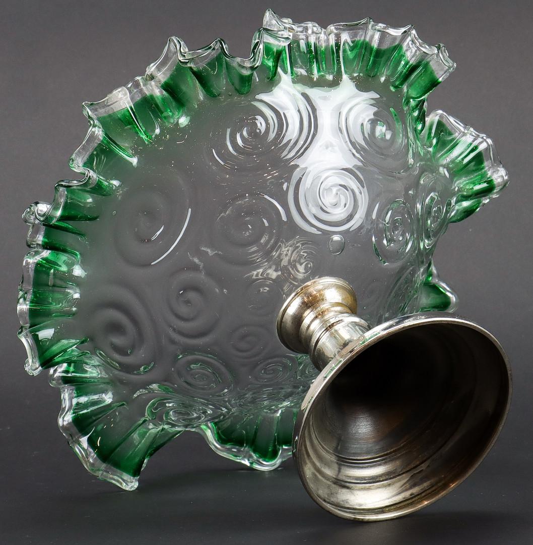 Antigua copa de cristal verde plateado o gran cuenco decorativo de cristal, copa de fruta, prensado, fundido y cincelado. Pies circulares y curvados, probados con la prueba del rayado, altura aprox. 17 cm, diámetro 26 cm. Curvas C en relieve que lo