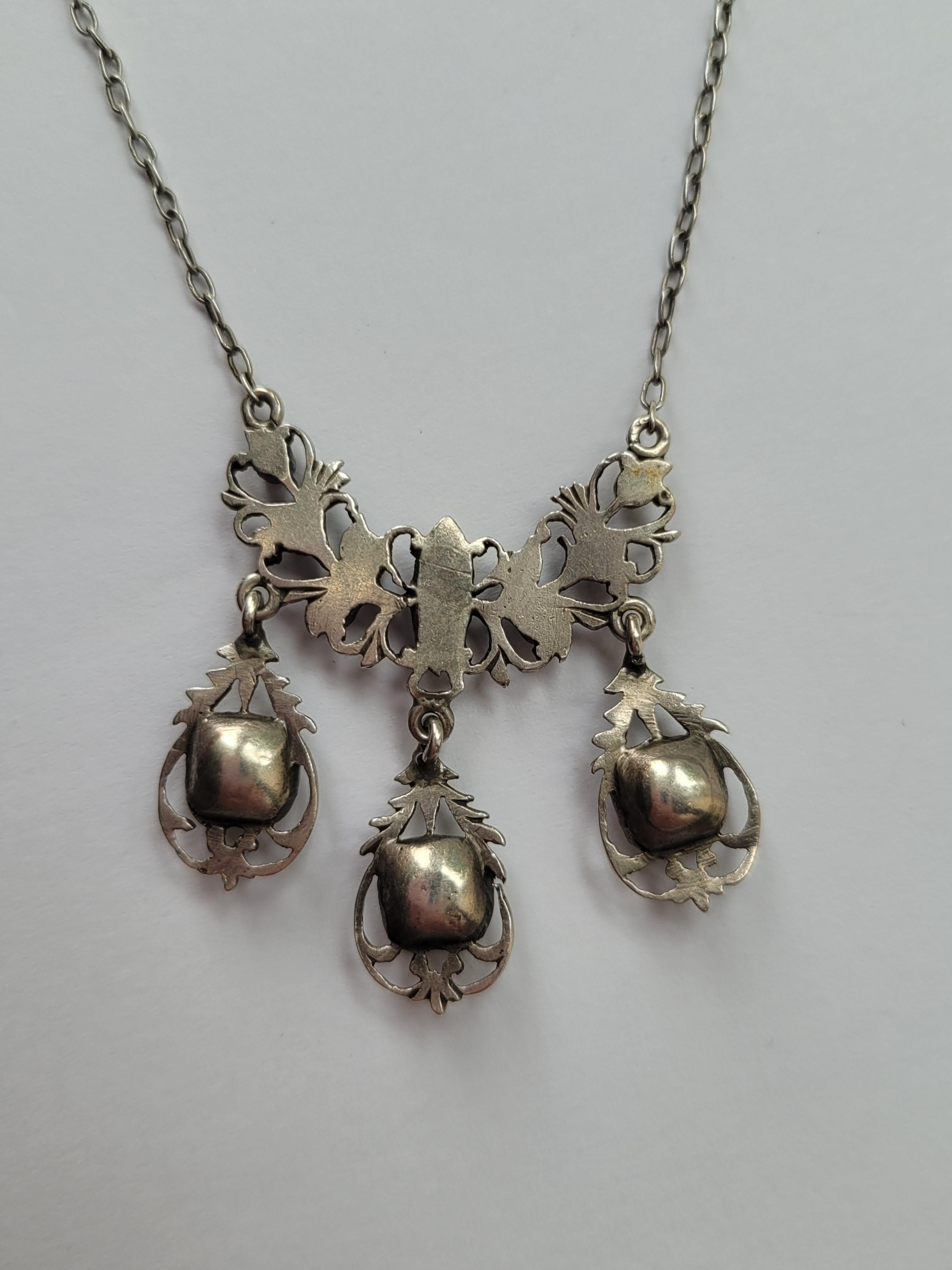 Antique Silver Cushion Paste Three Drop necklace In Good Condition For Sale In Boston, Lincolnshire
