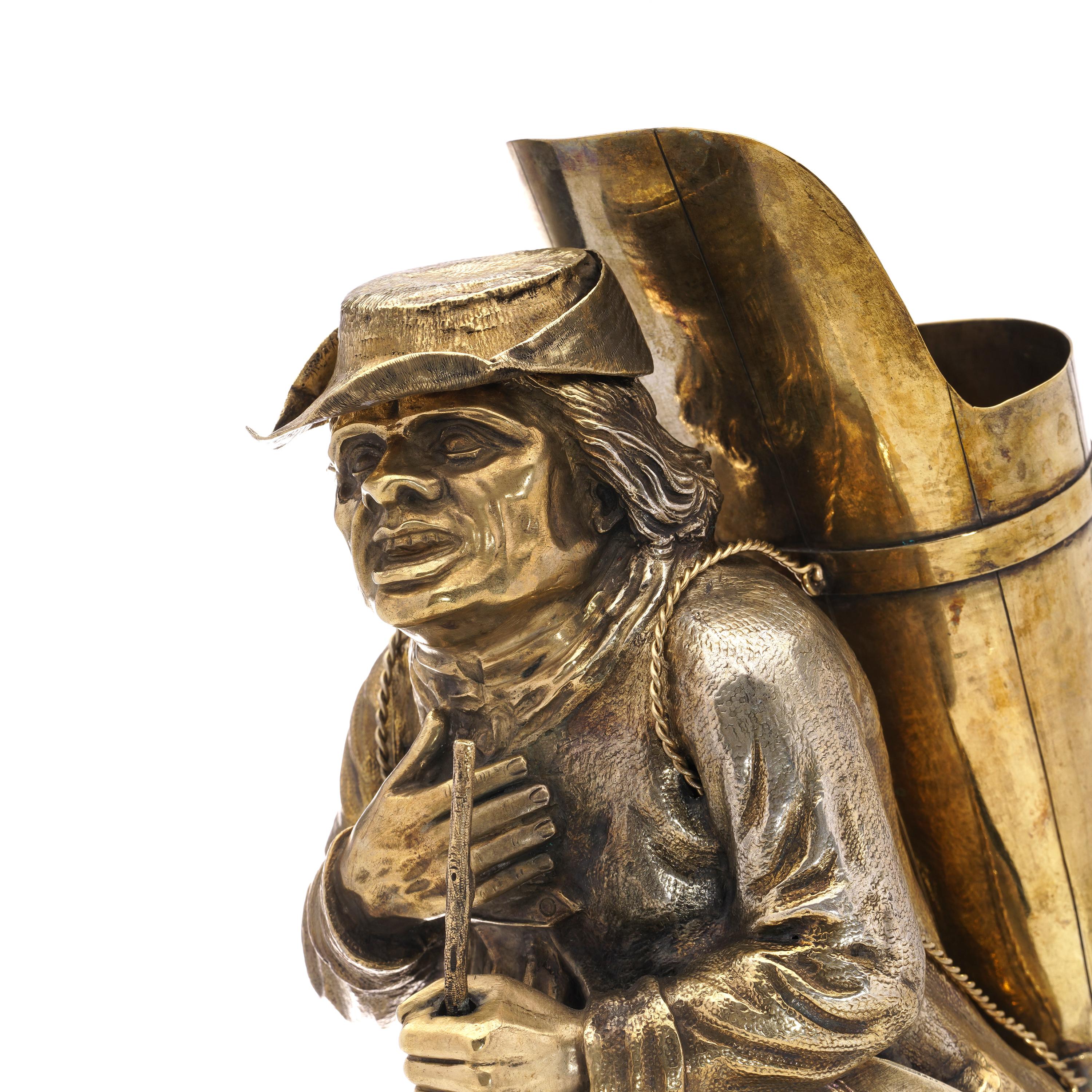 Antiker silberner Getränkebecher in Form einer Reisemann-Statue aus Silber im Angebot 4