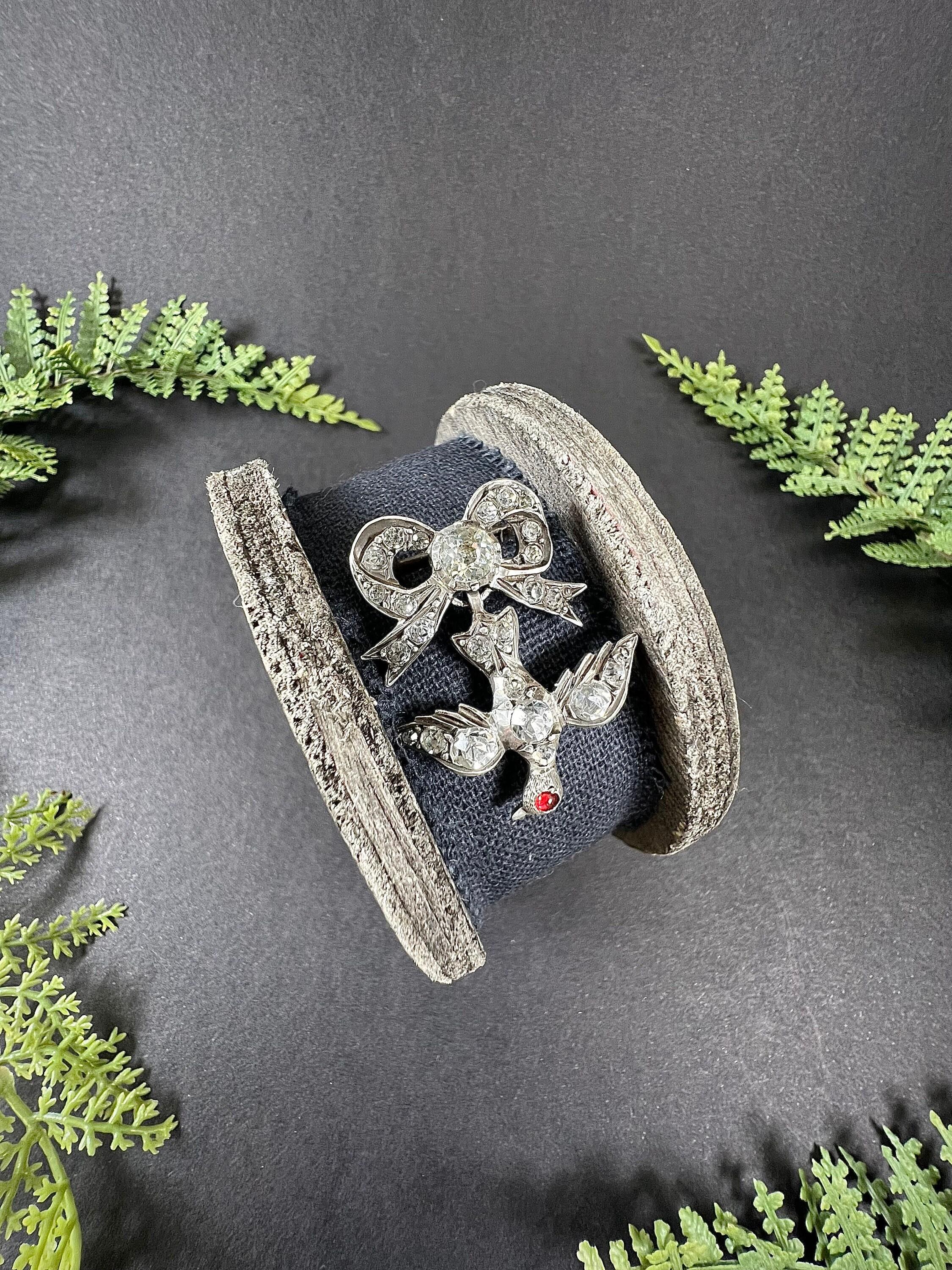 Antique Silver Early Victorian Paste Swallow Bird Brooch With a Garnet Eye In Good Condition In Brighton, GB