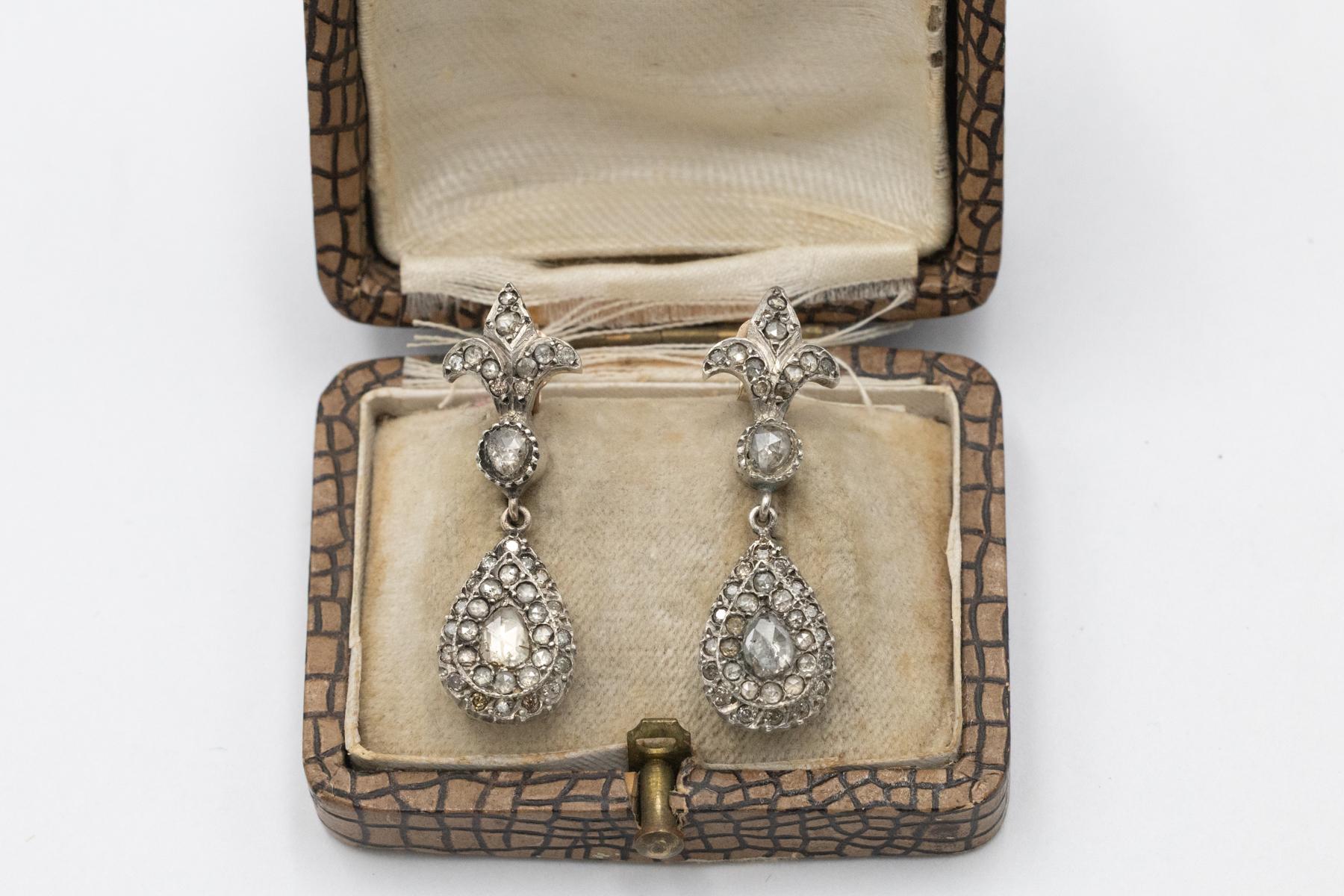 Antike Silberohrringe mit Diamantrosetten, Ende 19. Jahrhundert (Belle Époque) im Angebot