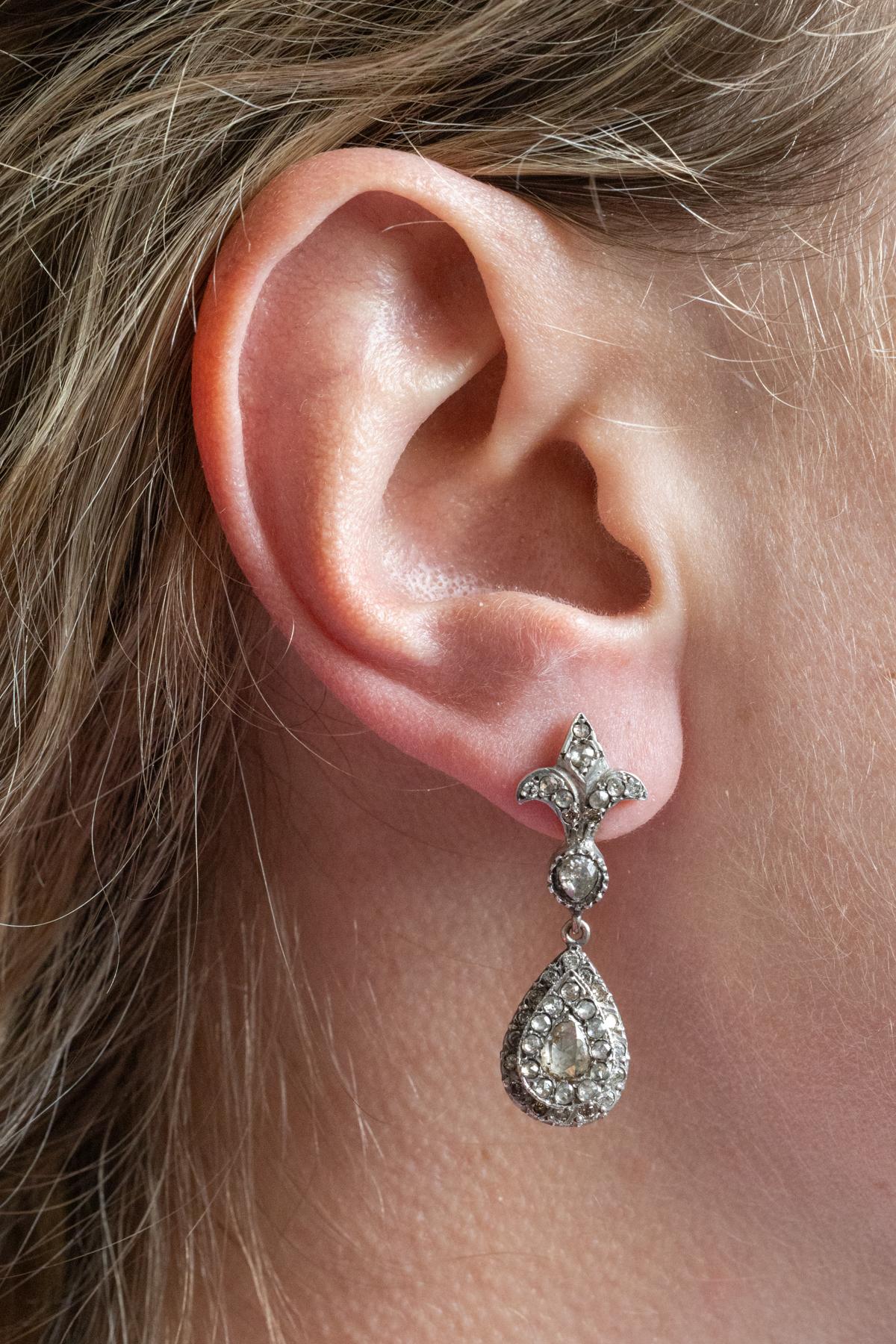Antike Silberohrringe mit Diamantrosetten, Ende 19. Jahrhundert (Rosenschliff) im Angebot