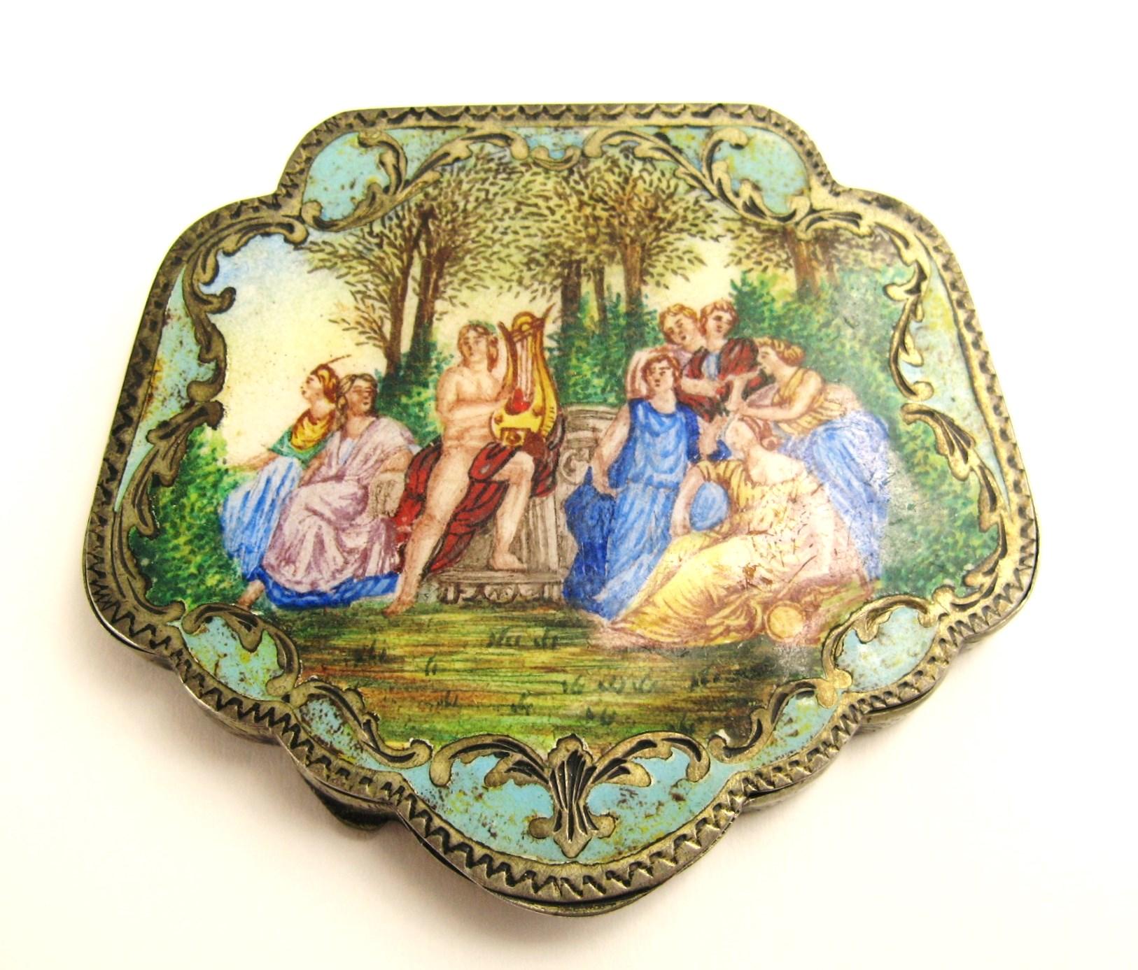 Antique Silver Enamel Figures Garden Scene Compact In Good Condition For Sale In Wallkill, NY