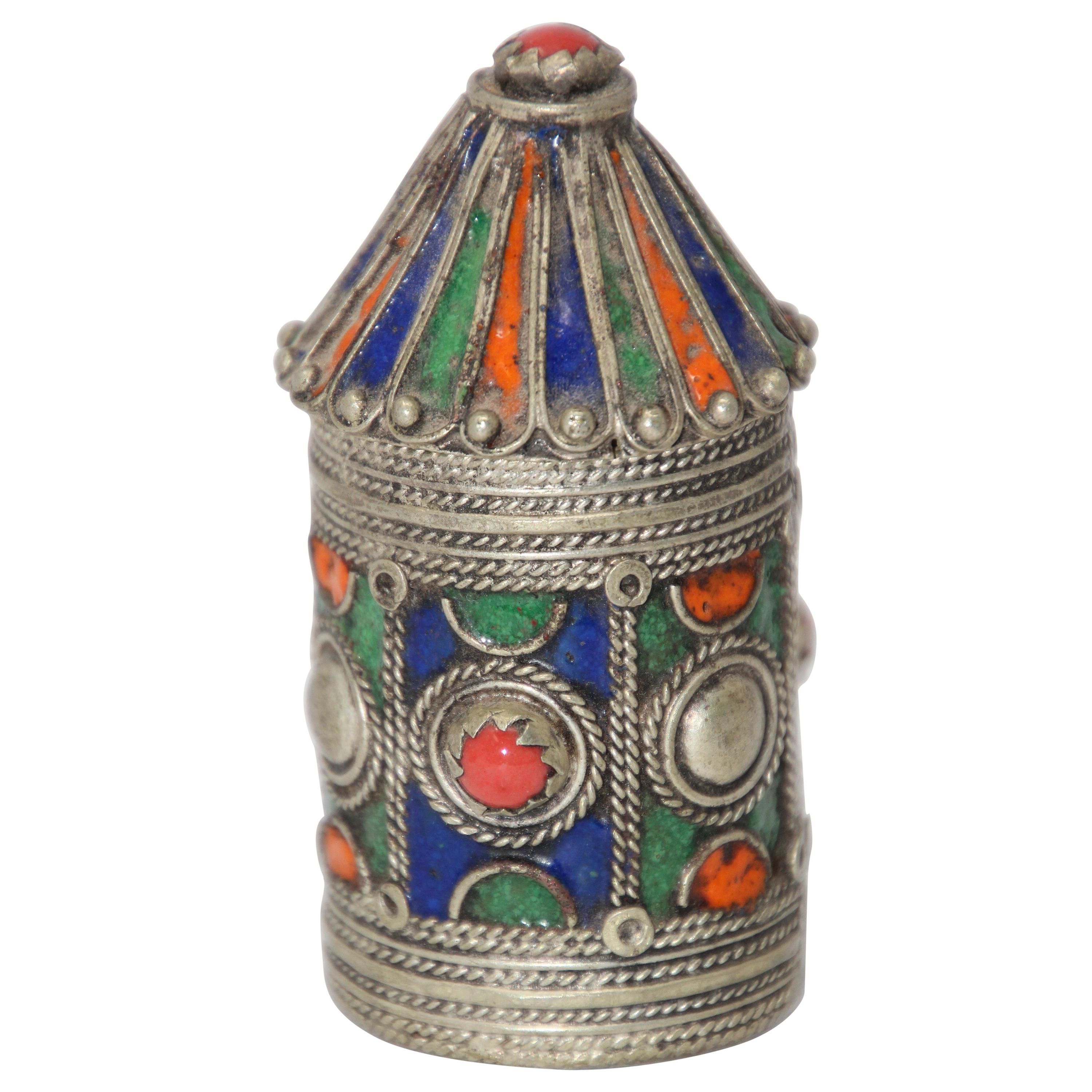 Boîte de récipient Kohl en argent émaillé antique de Kabylie, Algérie