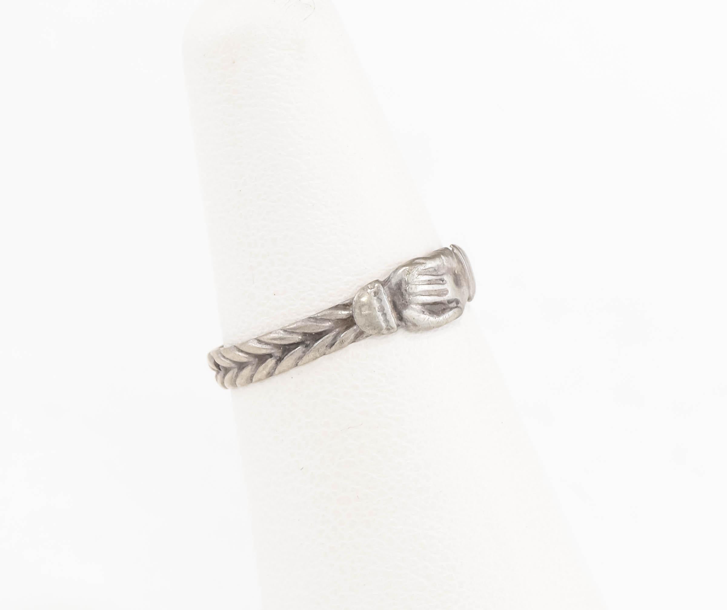 Bague à plumes d'argent ancienne de Bretagne avec 