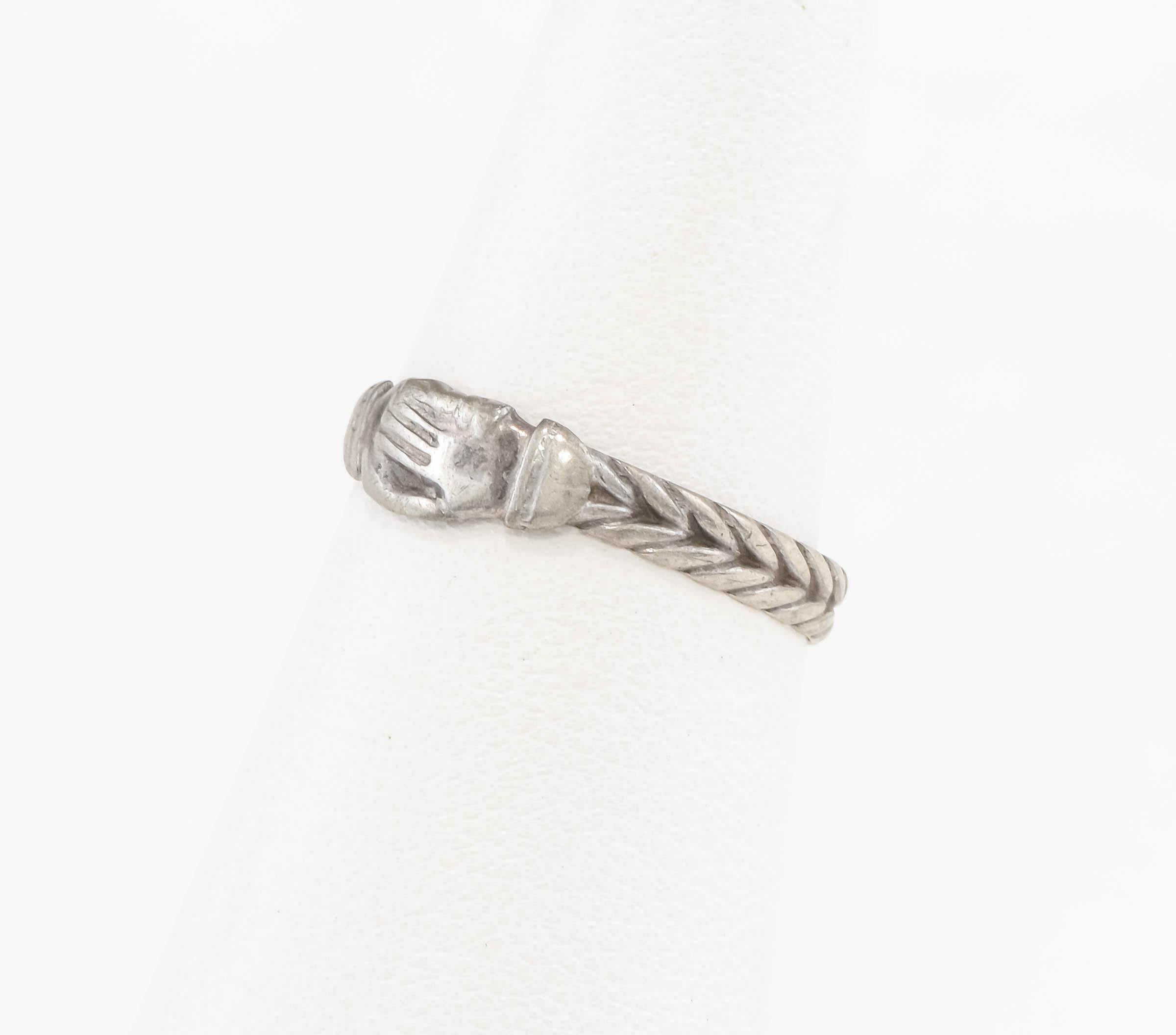 Bague à plumes d'argent ancienne de Bretagne avec 