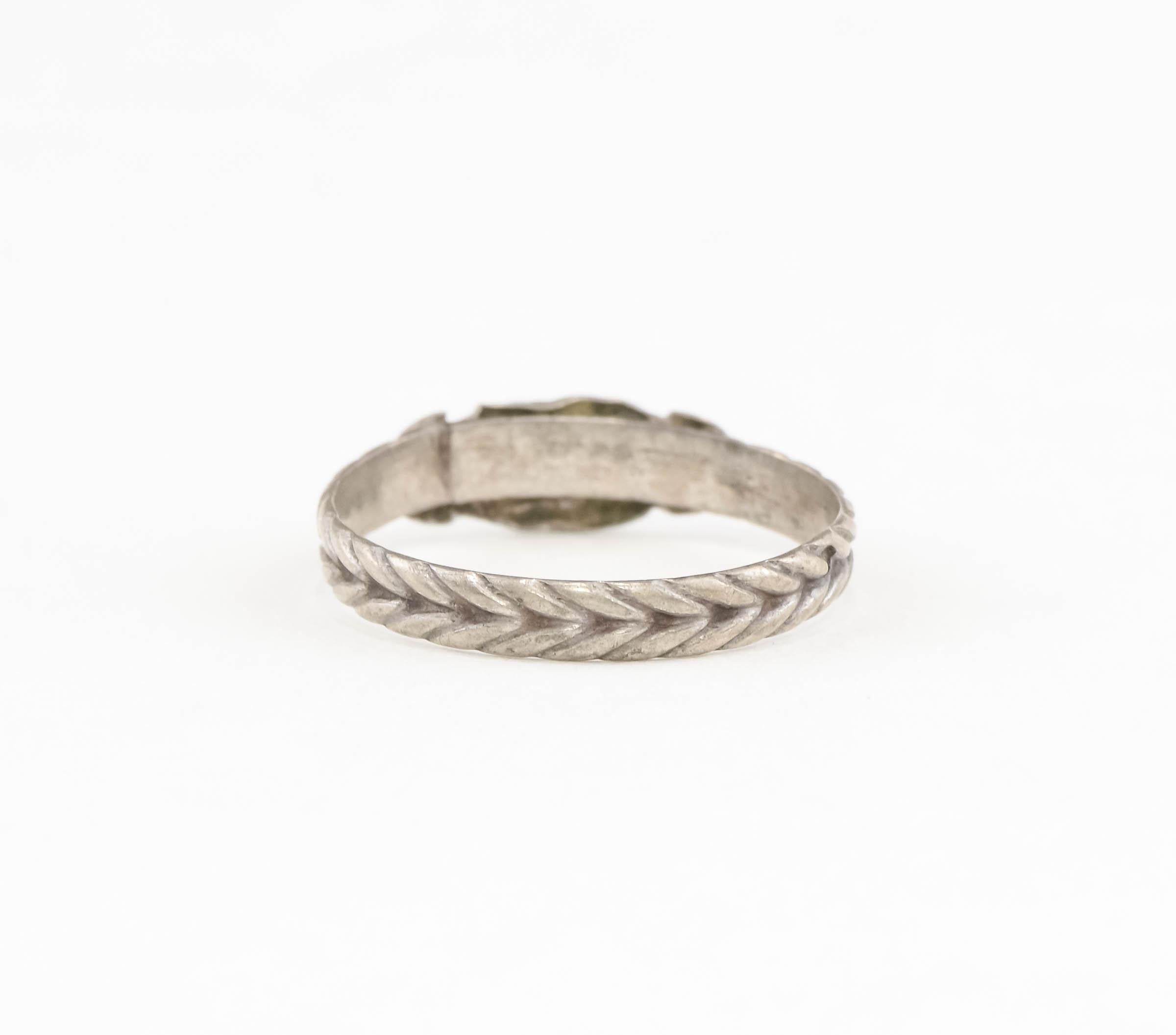 Bague à plumes d'argent ancienne de Bretagne avec 