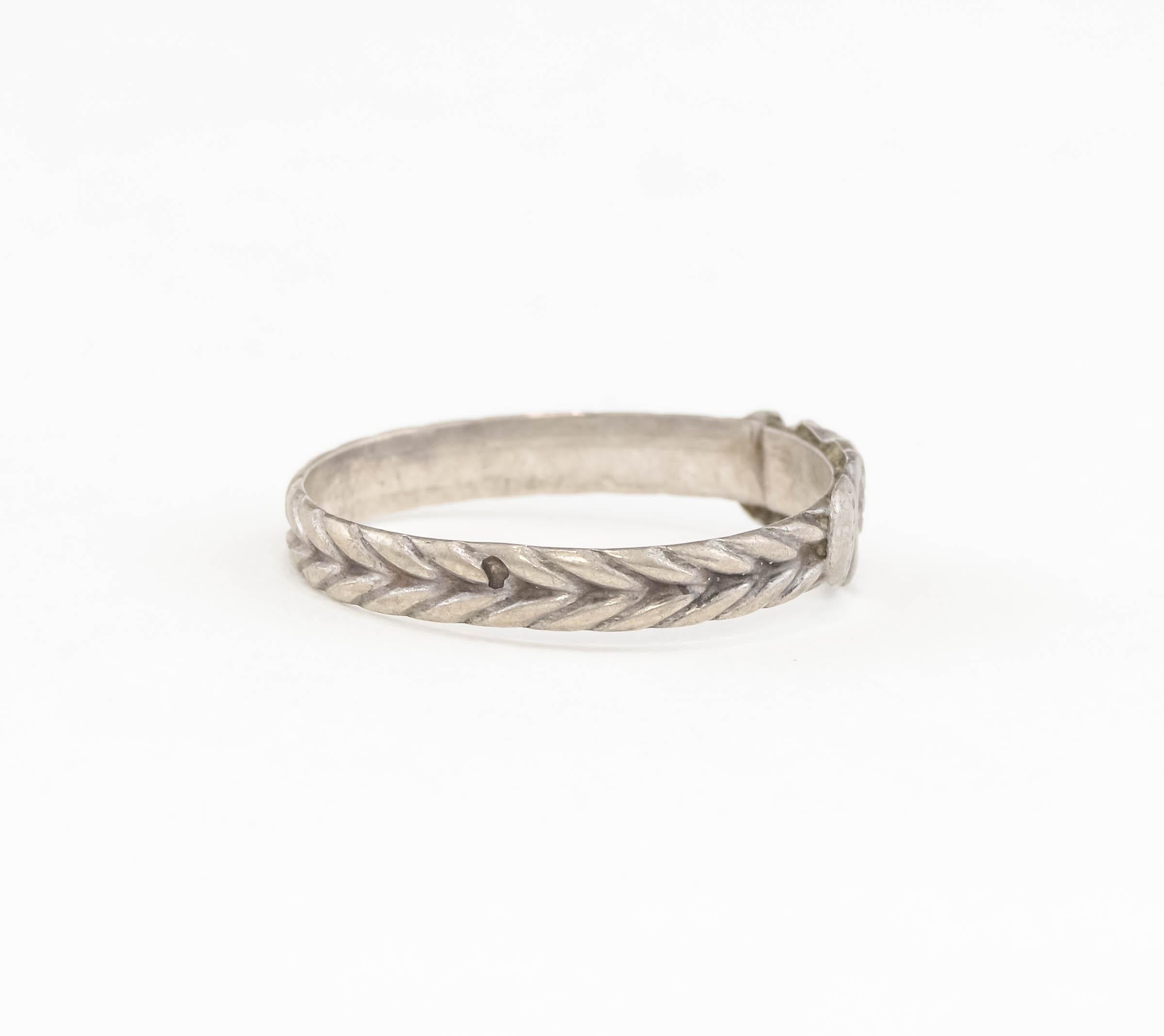 Bague à plumes d'argent ancienne de Bretagne avec 