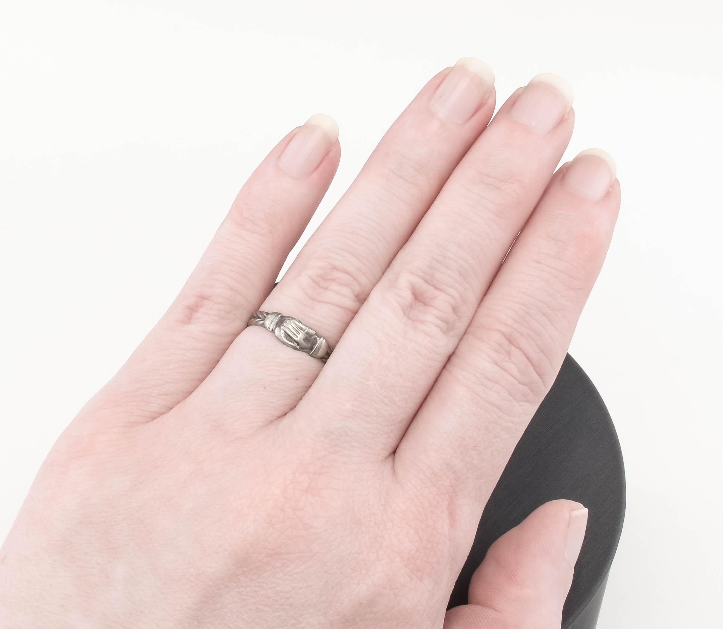 Bague à plumes d'argent ancienne de Bretagne avec 