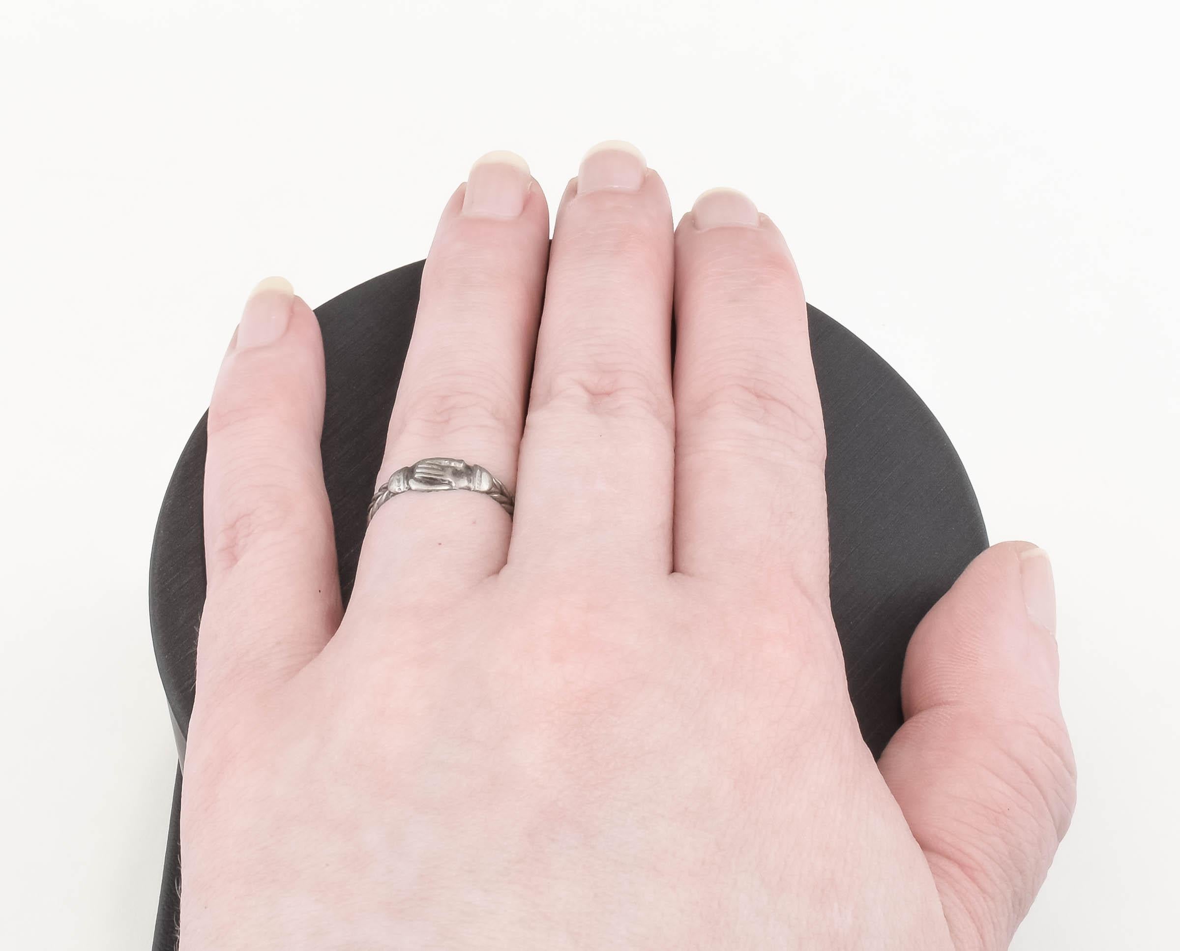 Bague à plumes d'argent ancienne de Bretagne avec 