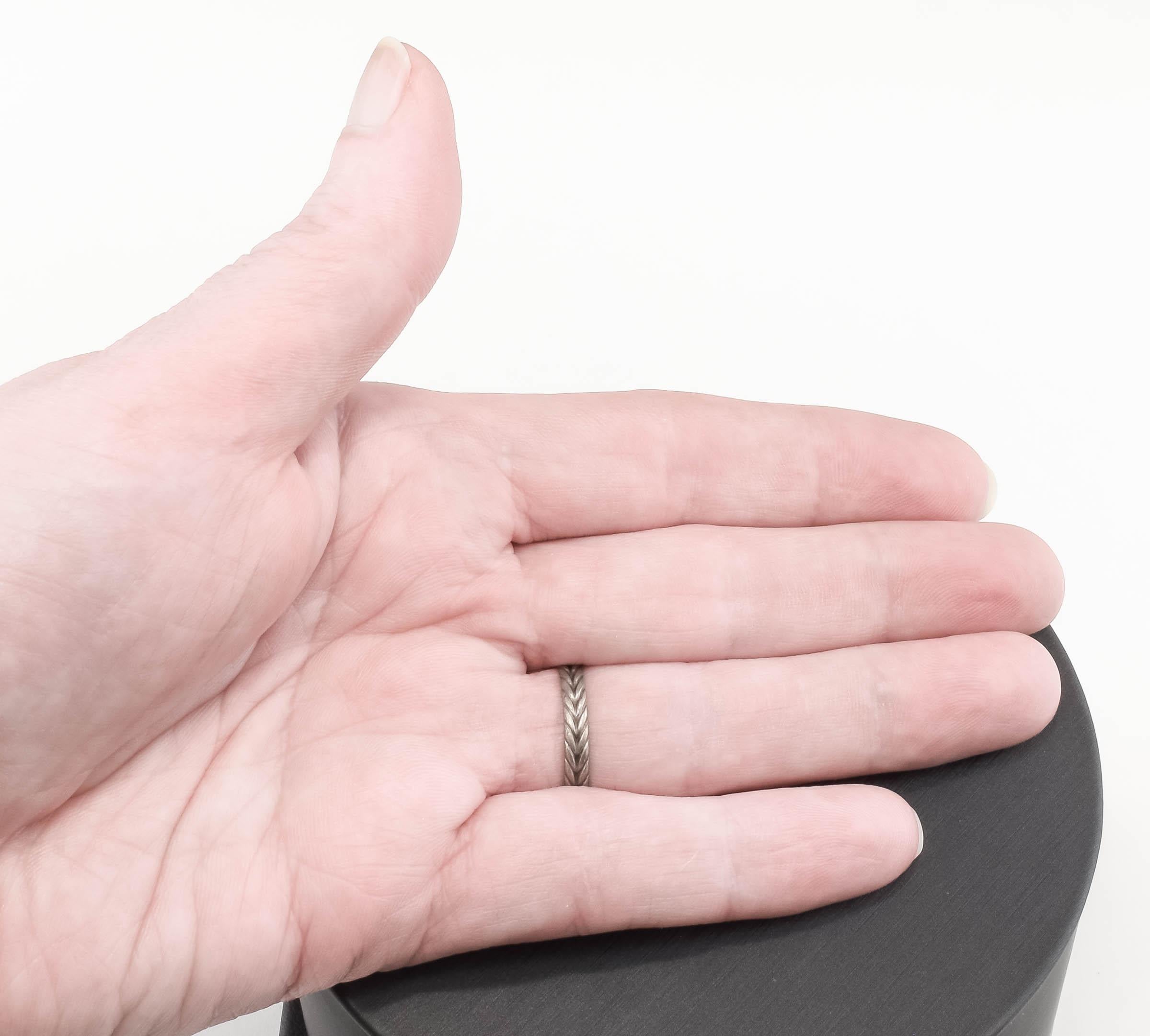 Bague à plumes d'argent ancienne de Bretagne avec 