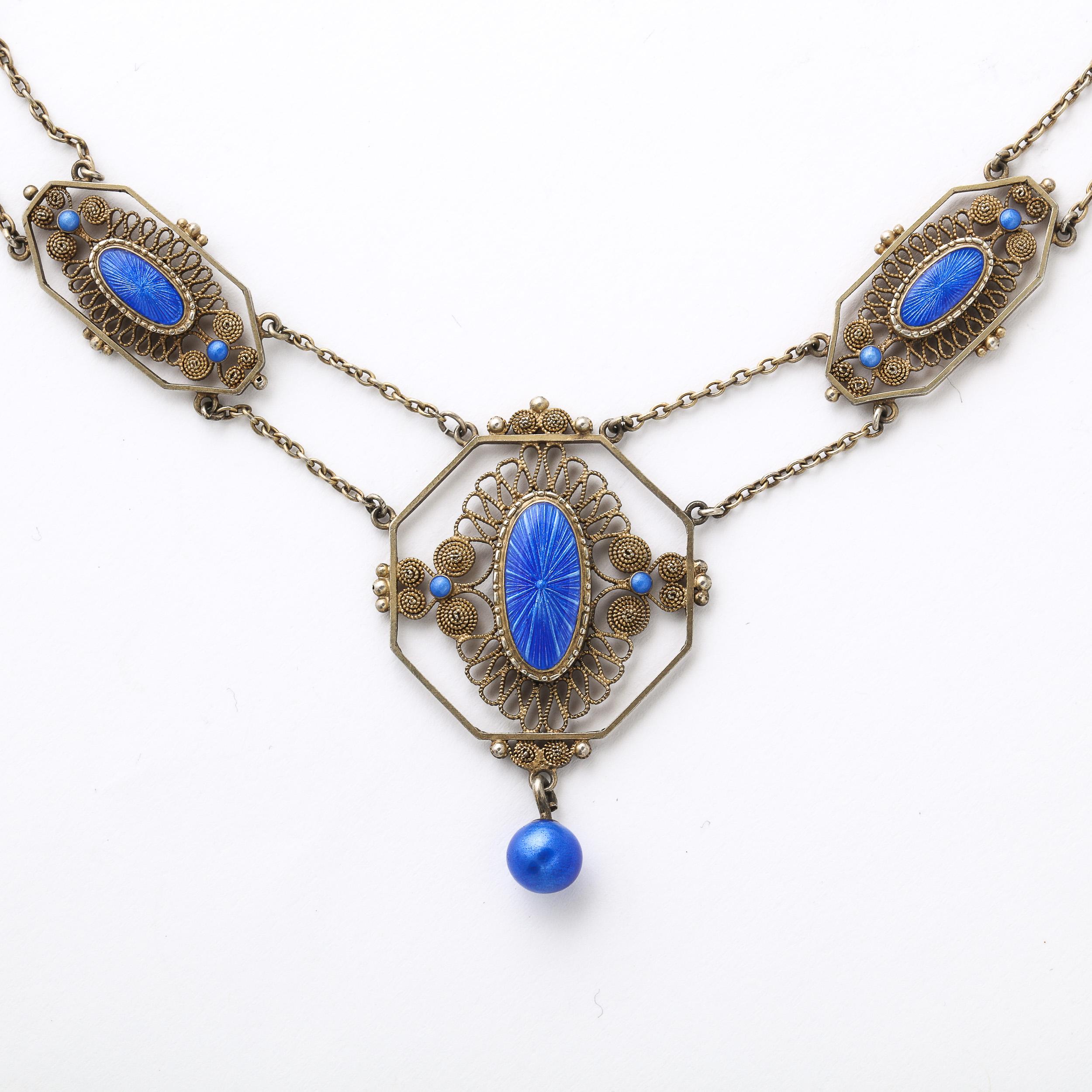 Antike filigrane Silber-Halskette im Swag-Stil mit blauen Guilloche-Emaille-Akzenten aus Silber im Zustand „Gut“ in New York, NY