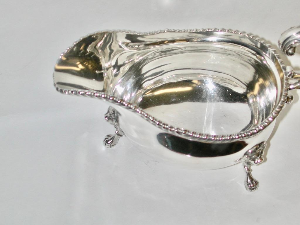 Antique Silver Gadroon Edge Sauce Boat  Dated 1916 Goldsmiths & Silversmiths Co In Good Condition For Sale In London, GB
