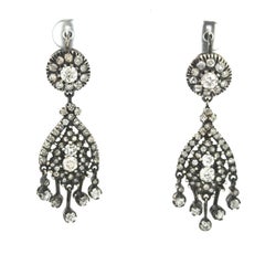 Orecchini a lampadario in argento antico con diamante georgiano