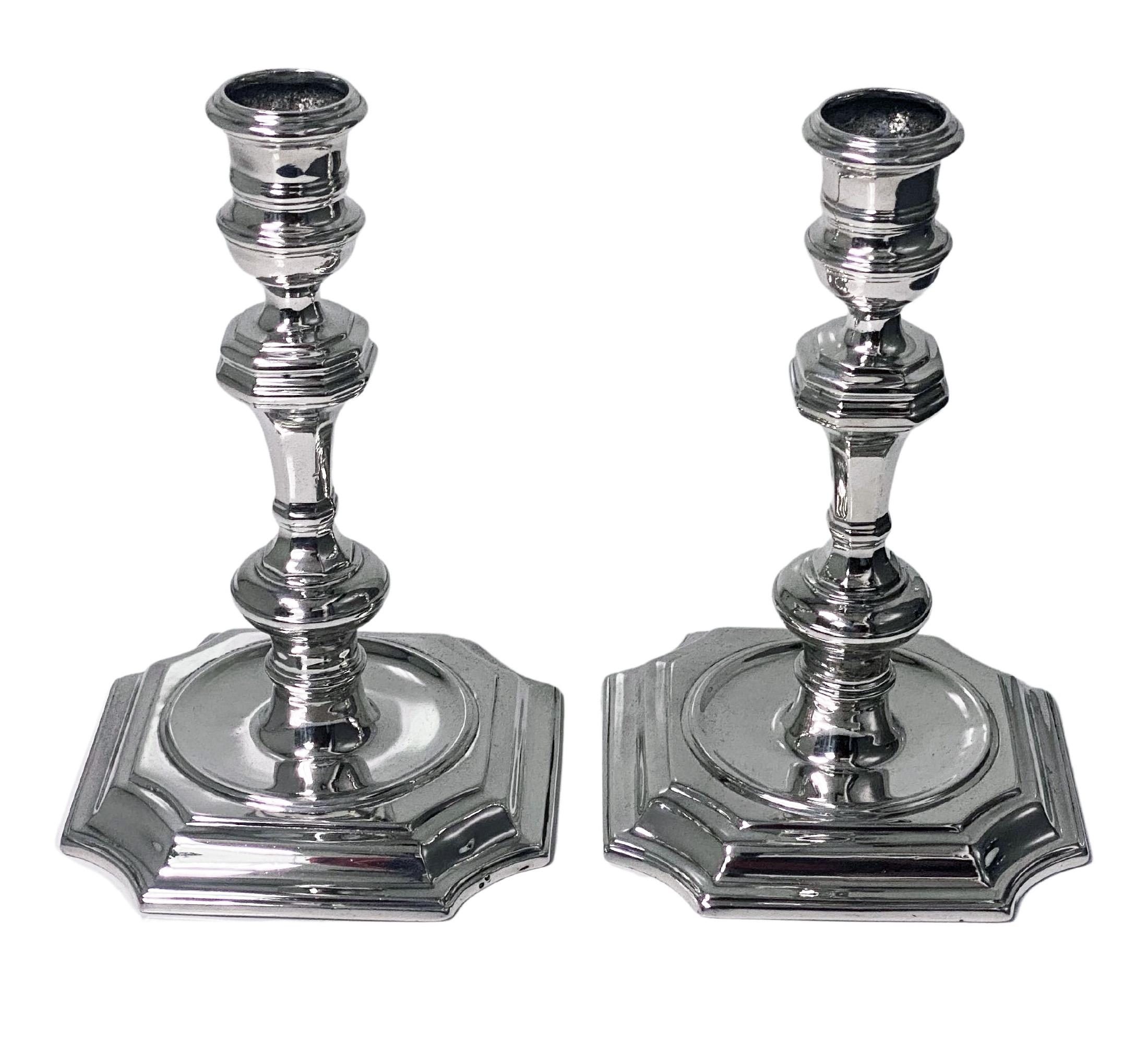 Antique Silver Georgian Style Candlesticks London 1913 William Comyns In Good Condition For Sale In Toronto, Ontario