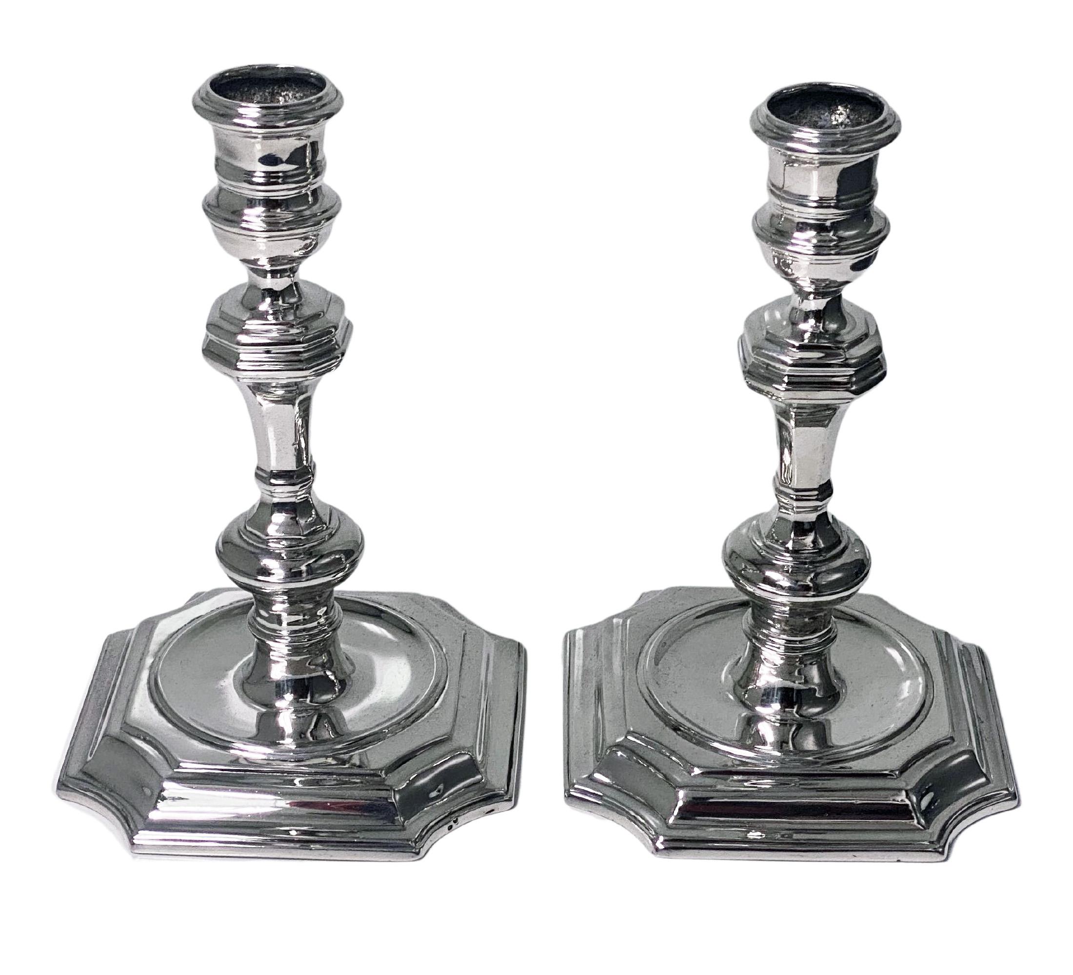 Antique Silver Georgian Style Candlesticks London 1913 William Comyns In Good Condition In Toronto, Ontario