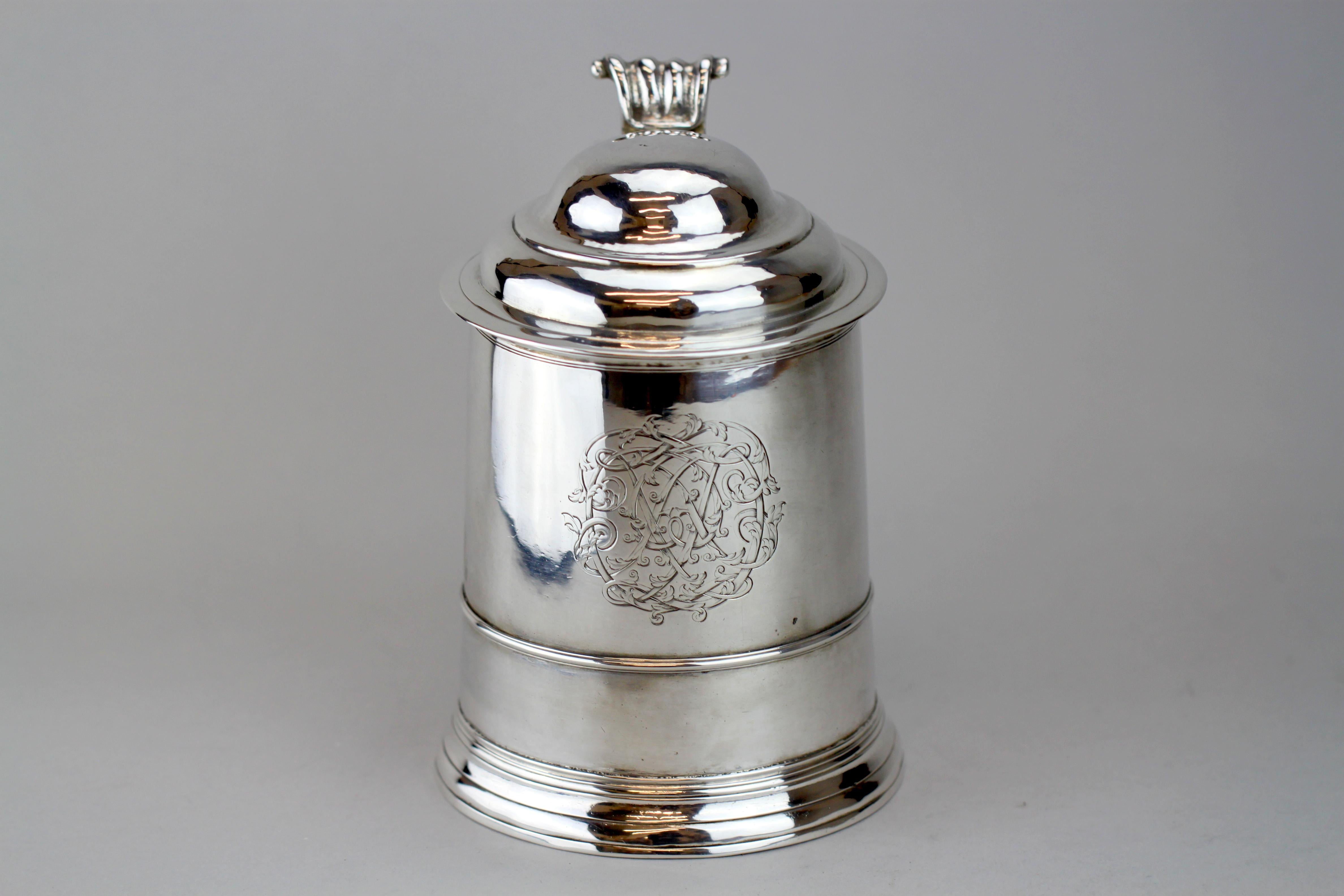 Antique silver Georgian tankard
Has engravings F.D on a handle and bottom.
Made in England, London, 1808
Fully hallmarked.

Maker: M Unidentified

Dimensions:
Diameter/height 12.6 x 18.5 cm

Weight: 796 grams

Condition: Tankard is in