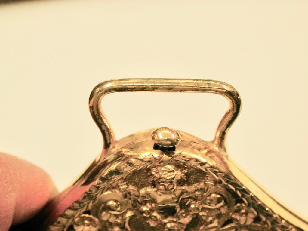 Antike Abendhandtasche aus vergoldetem Silber und cremefarbener Spitze, datiert 1913, Chester (Sterlingsilber) im Angebot