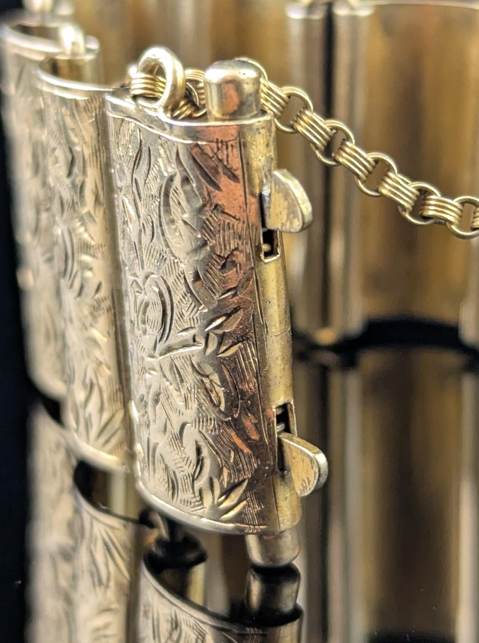 Antico bracciale a maglie con pannello in argento dorato, vittoriano in vendita 2