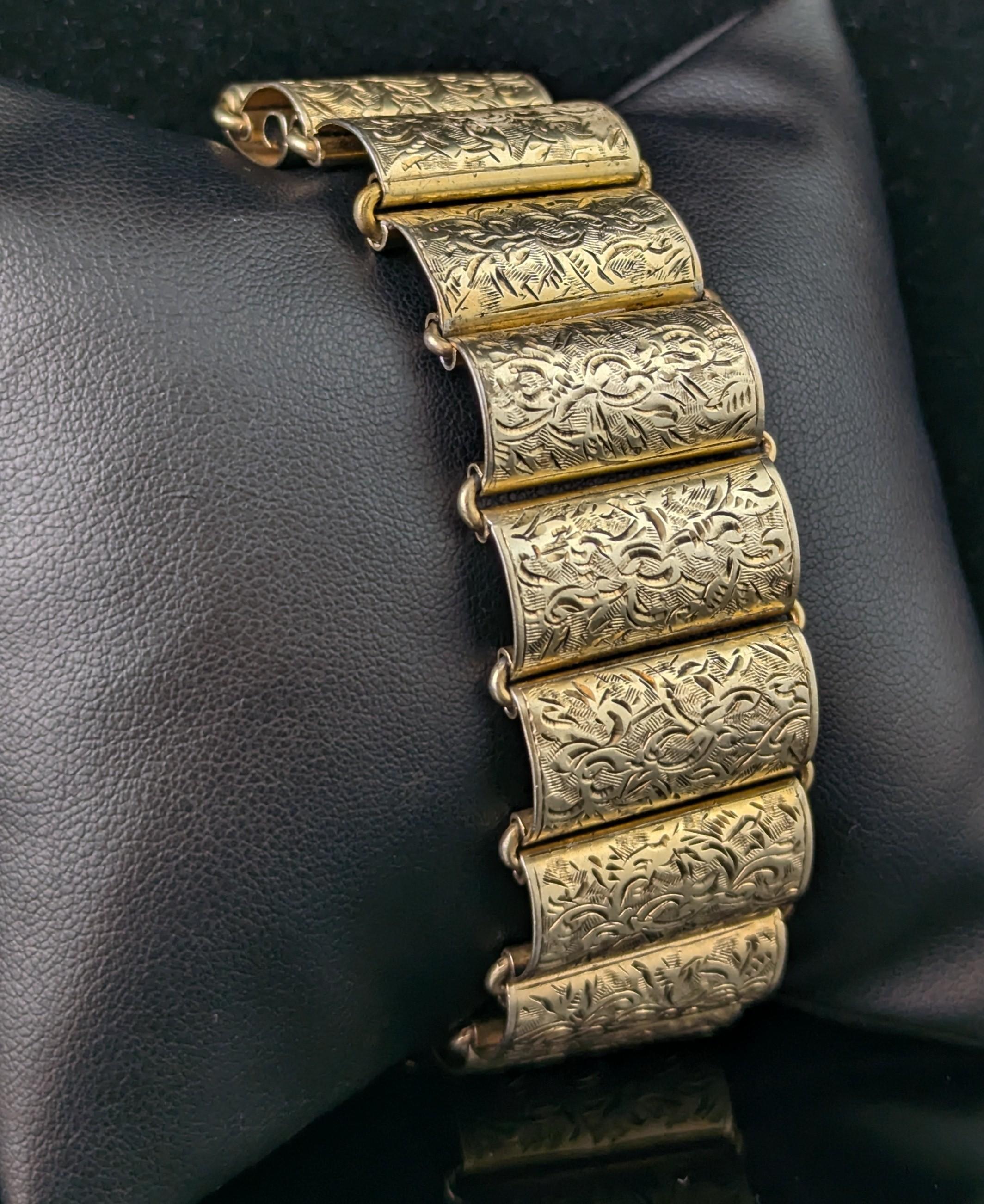 Antico bracciale a maglie con pannello in argento dorato, vittoriano in vendita 4