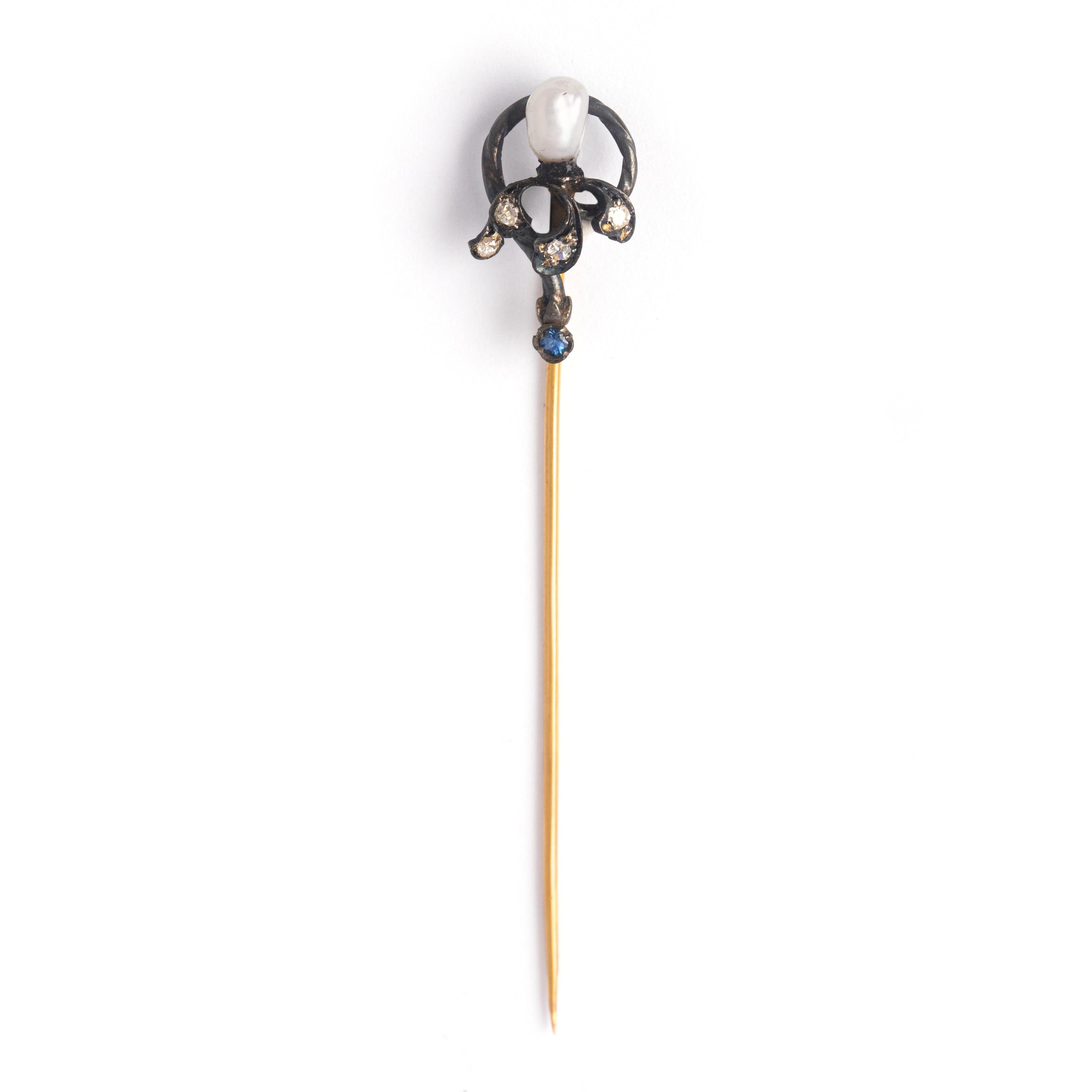 Antique Silver Gold Pin Pearl Diamond.

Dimensions: 1.80 x 1.25 centimeters.
Height (including pin): 6.70 centimeters. 

Total gross weight: 1.95 grams.