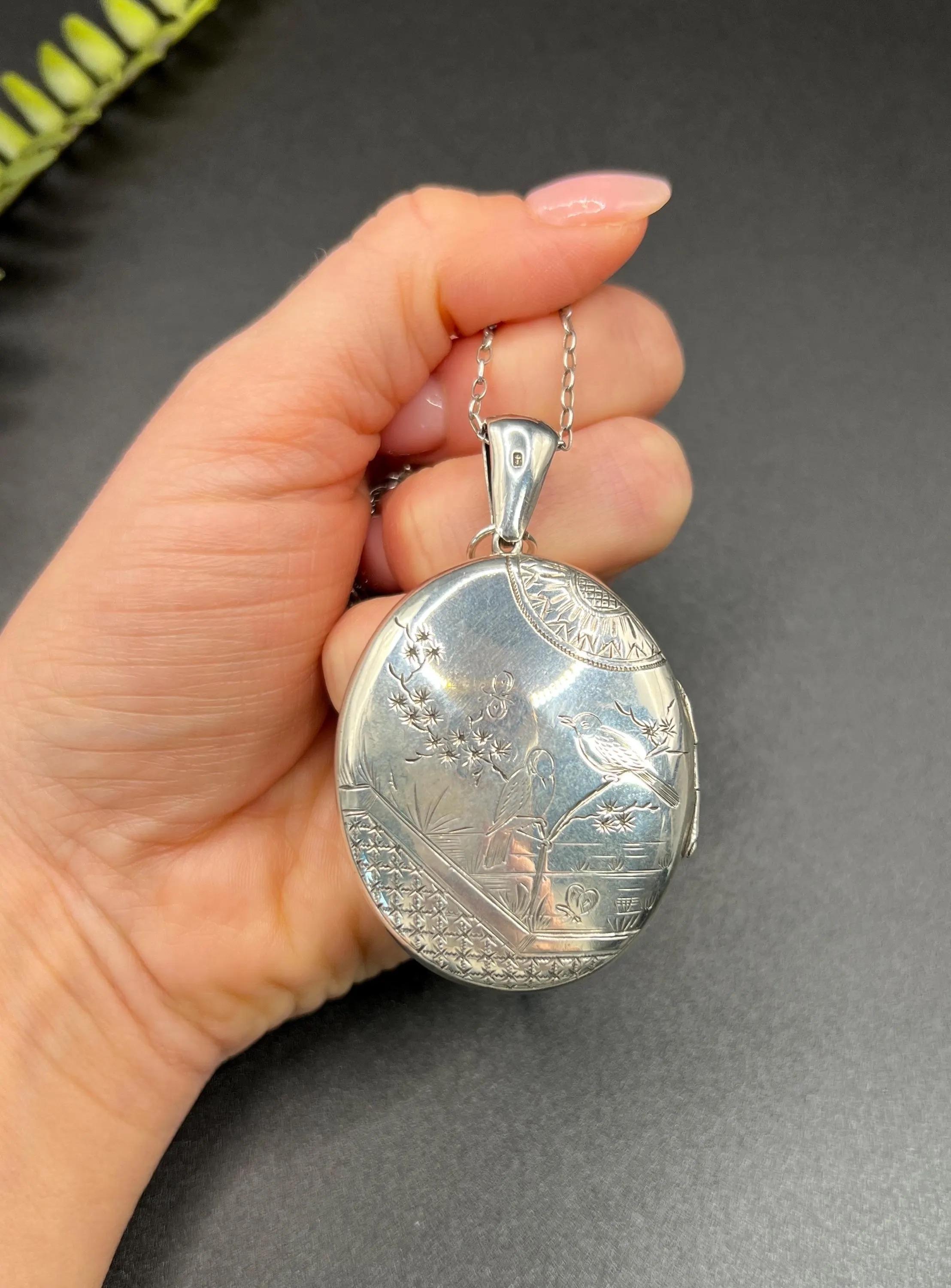 Antique Silver Hallmarked 1910, Edwardian Large Oval Engraved Scenic Bird Locket In Good Condition For Sale In Brighton, GB