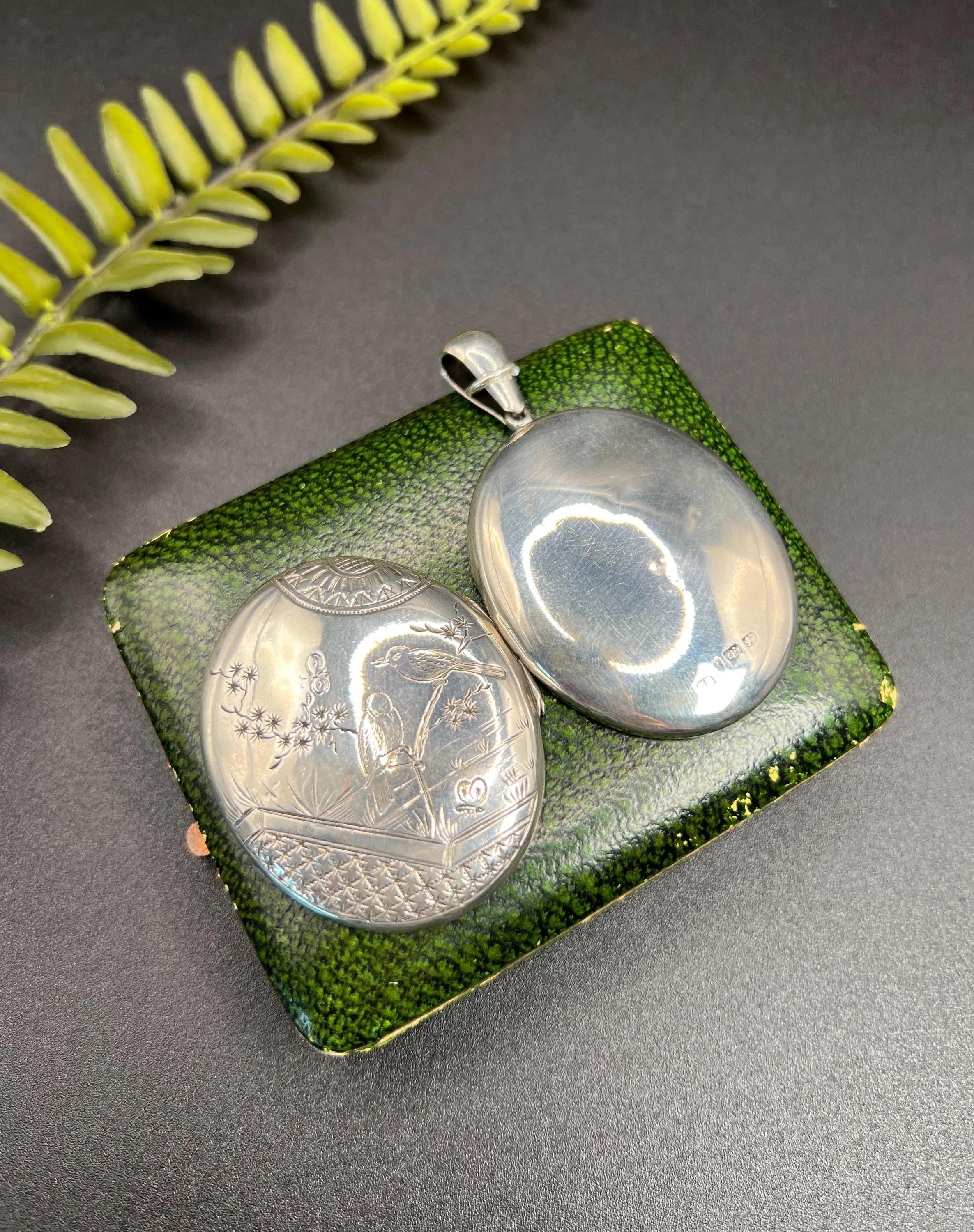 Antique Silver Hallmarked 1910, Edwardian Large Oval Engraved Scenic Bird Locket For Sale 2