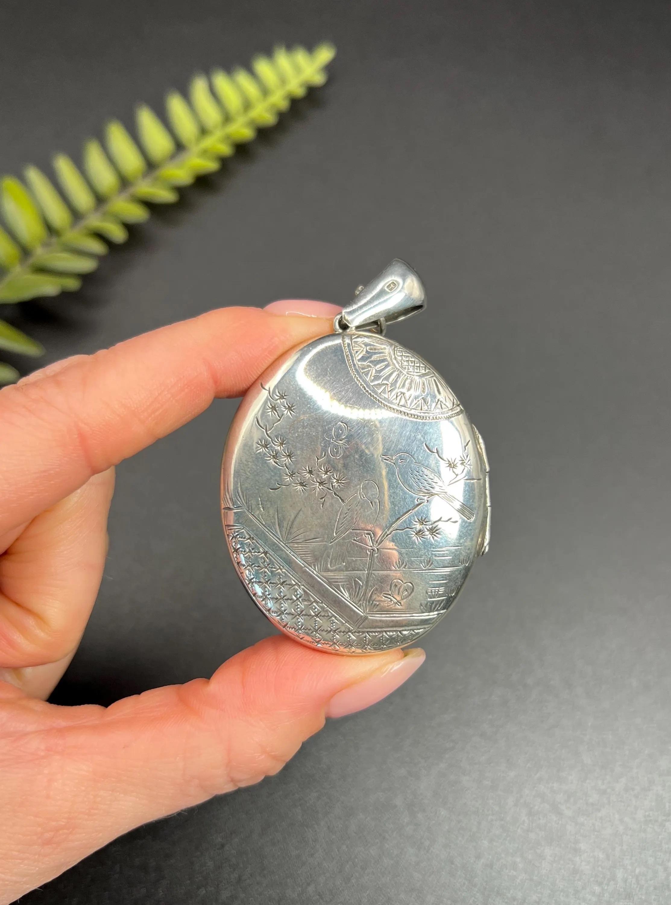 Antique Silver Hallmarked 1910, Edwardian Large Oval Engraved Scenic Bird Locket For Sale 3
