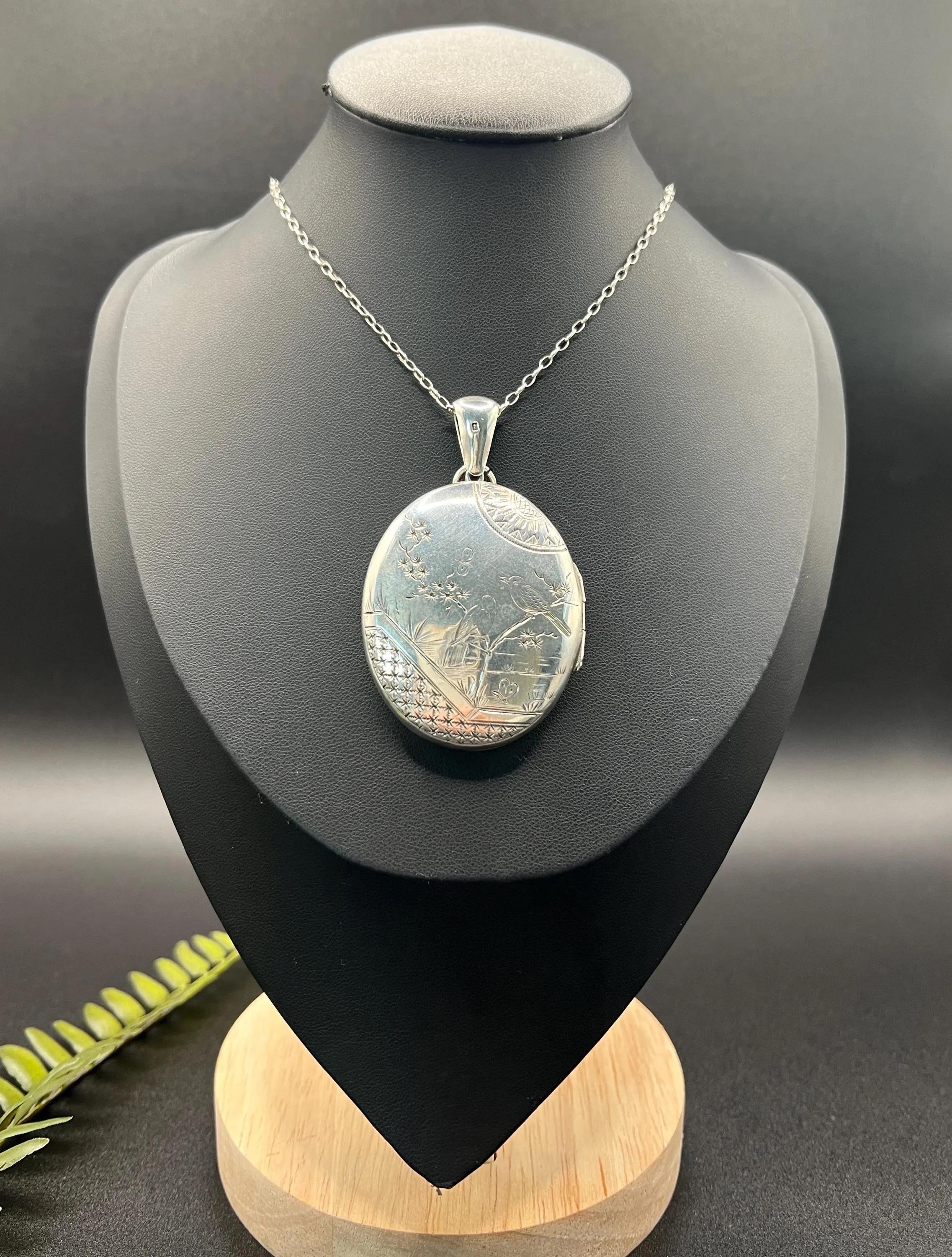 Antique Silver Hallmarked 1910, Edwardian Large Oval Engraved Scenic Bird Locket For Sale 5