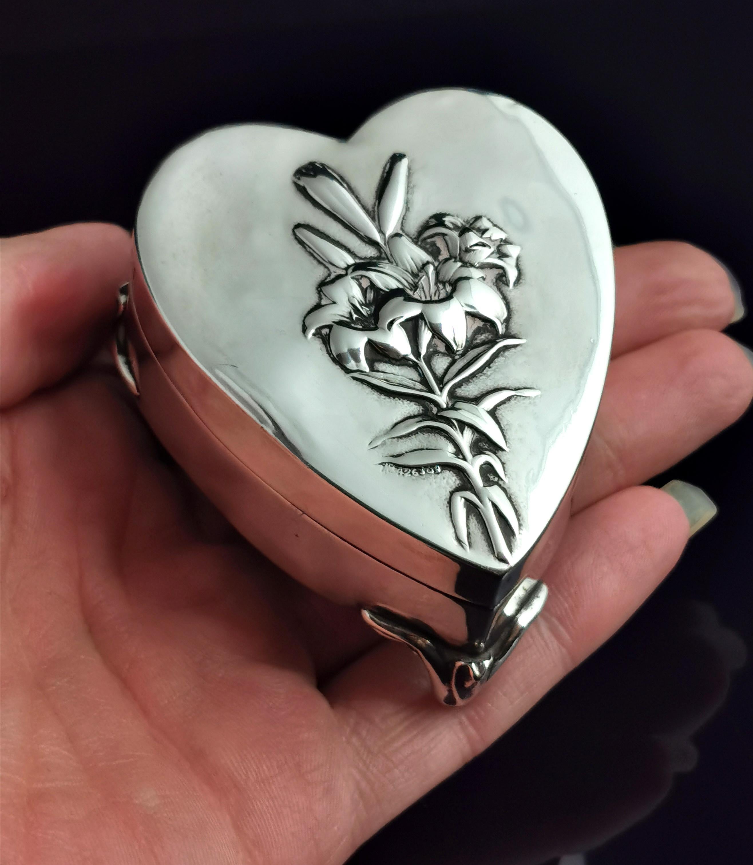 Antique Silver Heart Shaped Jewellery Box, Art Nouveau  2