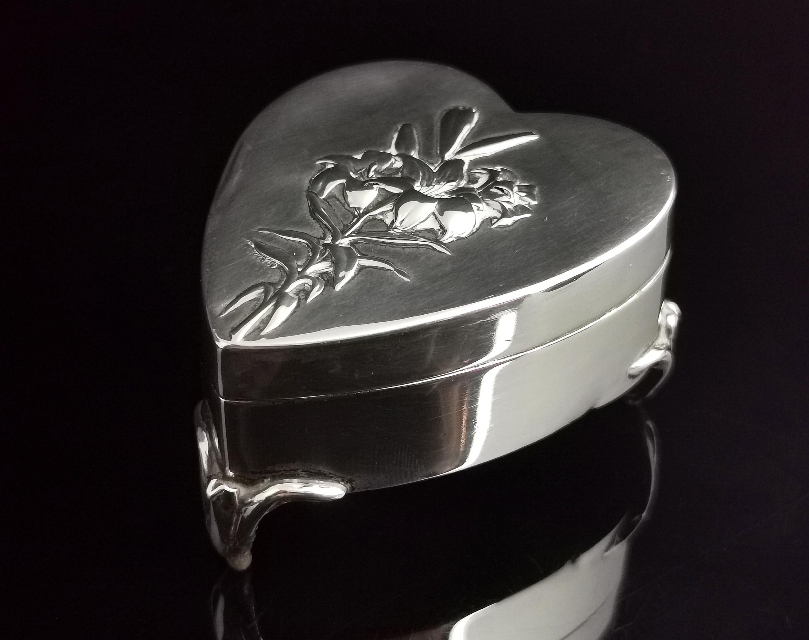 Antique Silver Heart Shaped Jewellery Box, Art Nouveau  4