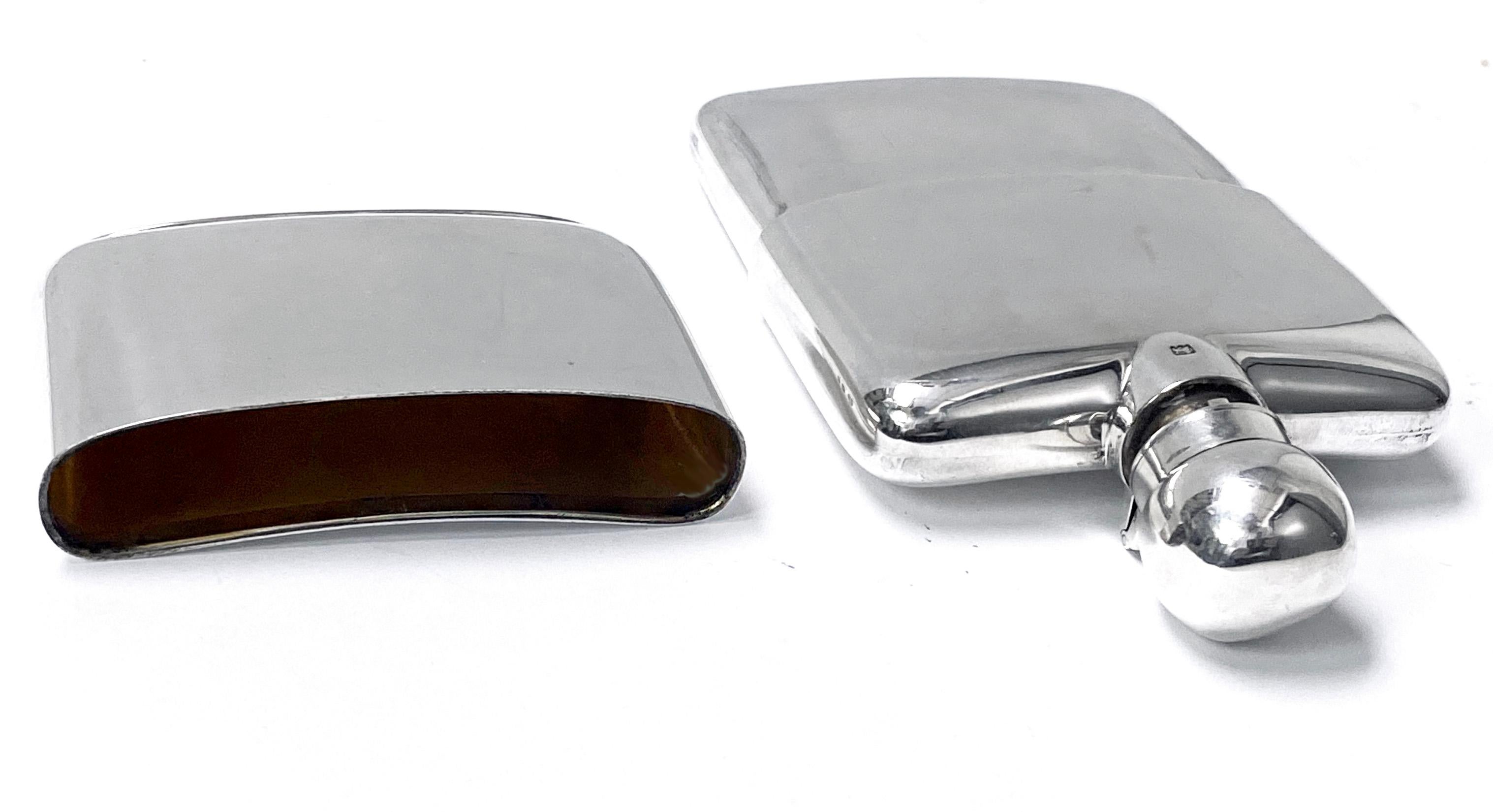 Antique Silver Hip Flask London 1925 Goldsmiths & Silversmiths Co In Good Condition In Toronto, Ontario