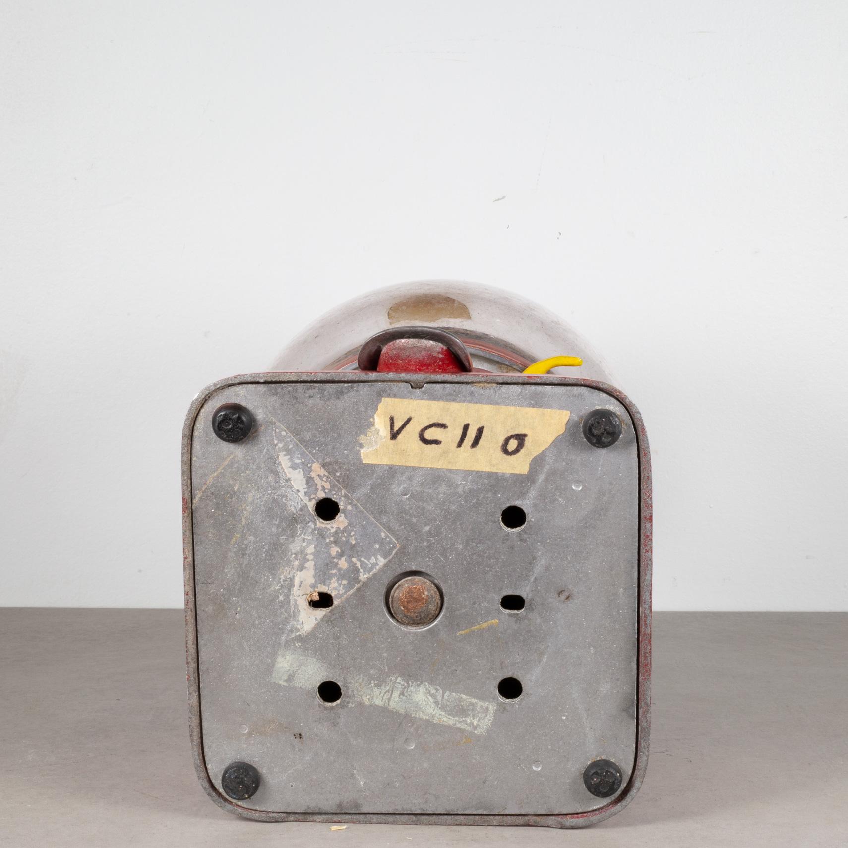 Antique Silver King 5 Cent Gum Ball Vending Machine c.1940 In Good Condition In San Francisco, CA
