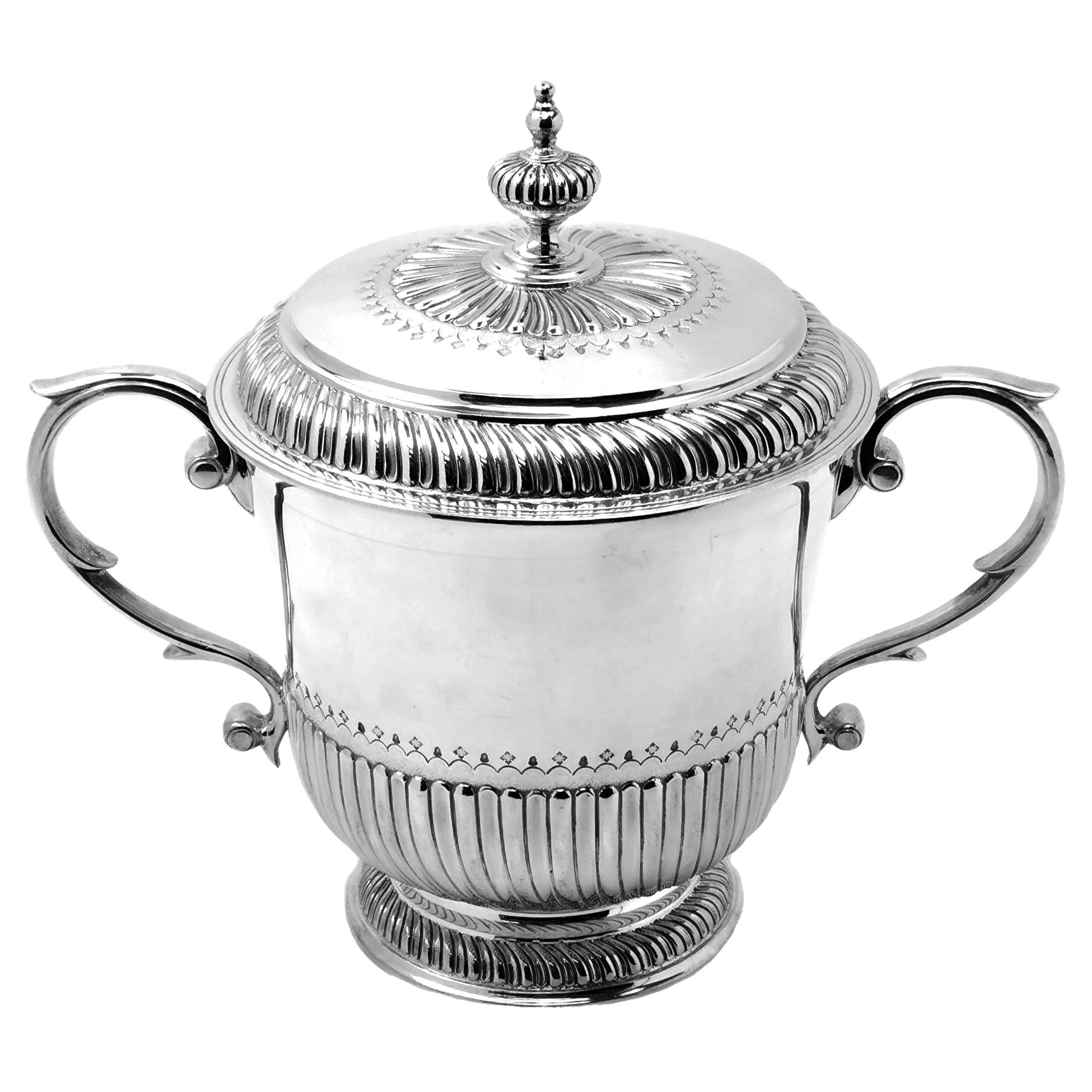 Antique Silver Lidded Porringer Cup & Cover 1911 William III 17th Century Style In Good Condition For Sale In London, GB