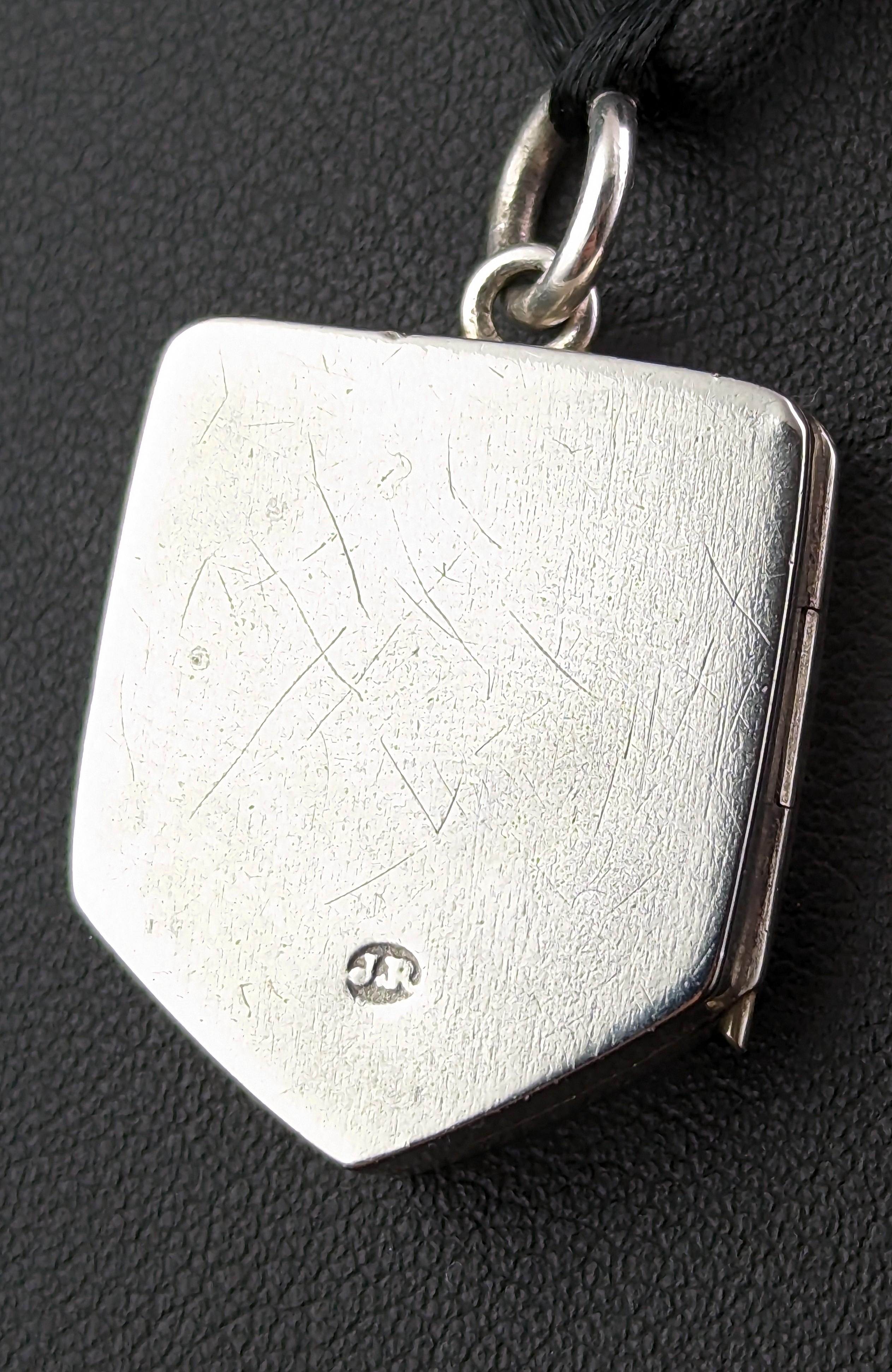 Antique Silver Locket Pendant, Leaf Engraved, Shield Shaped For Sale 3
