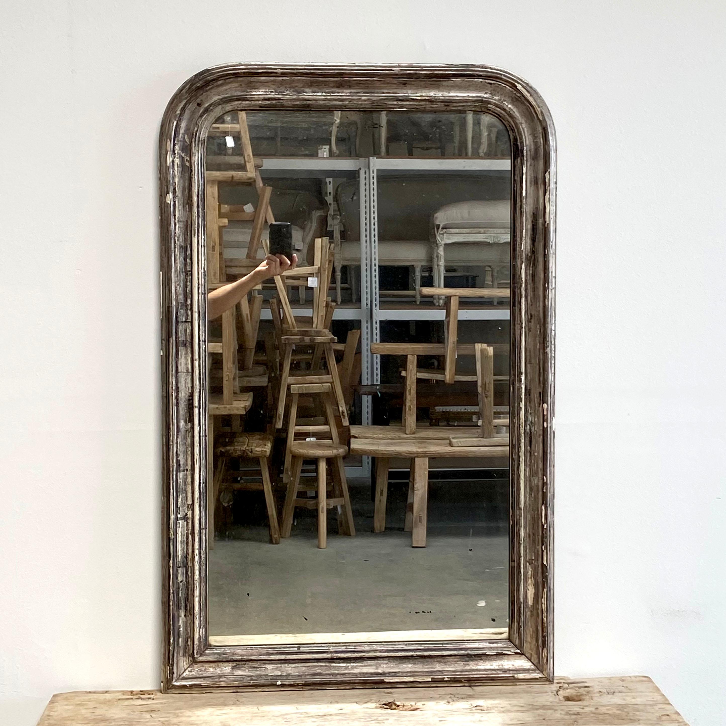 Louis Phillipe mirror with silver antique finish, lots of patina.
Frame is solid and sturdy, ready for hanging, or lean up on a table.

Measures: 28.5