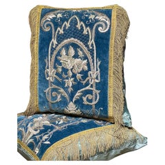 Coussins anciens en velours de soie brodés argentés métalliques