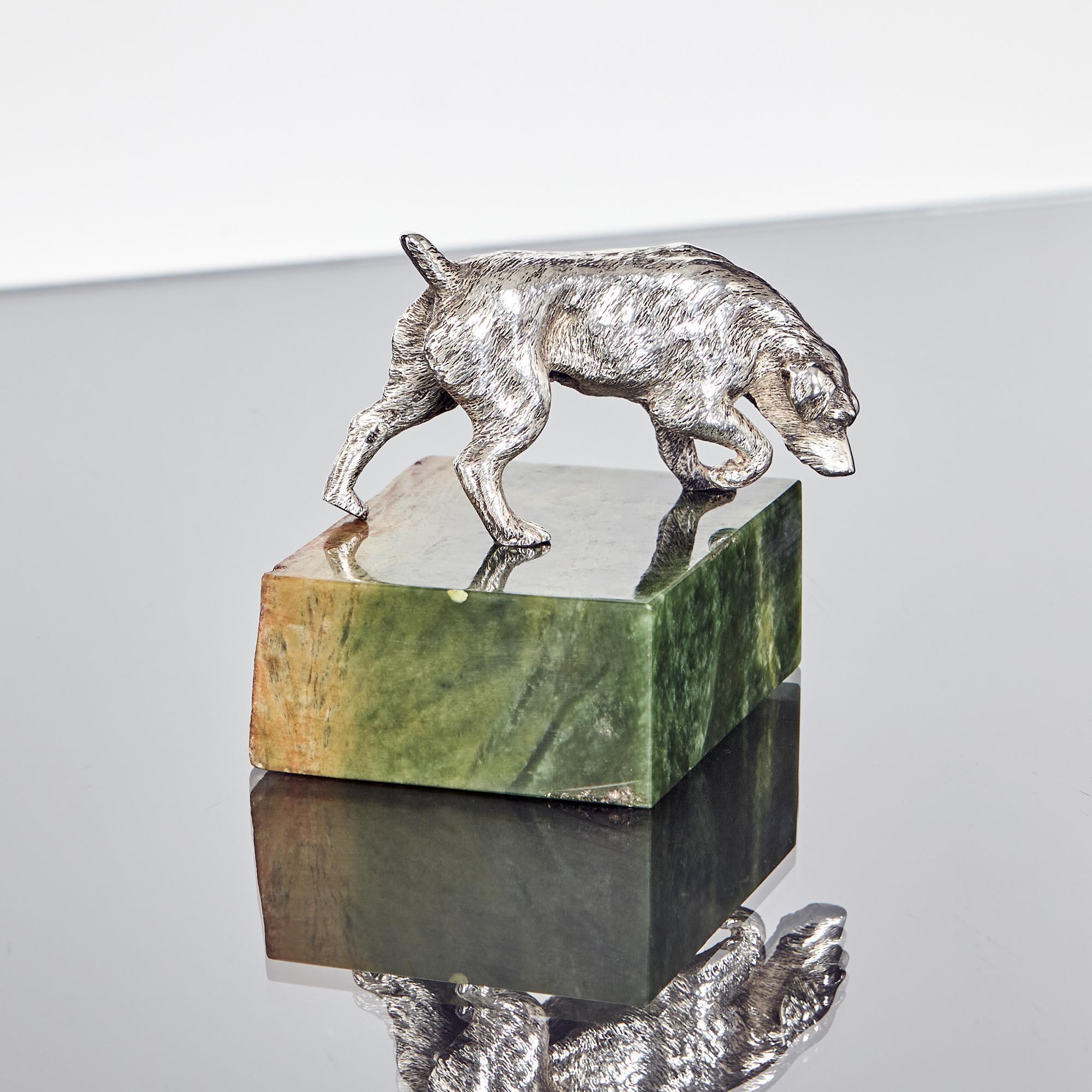 This fine antique Edwardian model of a spaniel is cast and hand chased with particularly fine quality craftsmanship to give a wonderful lifelike and characterful finish. It is mounted on a nephrite jade base (65mm x 75mm (2½
