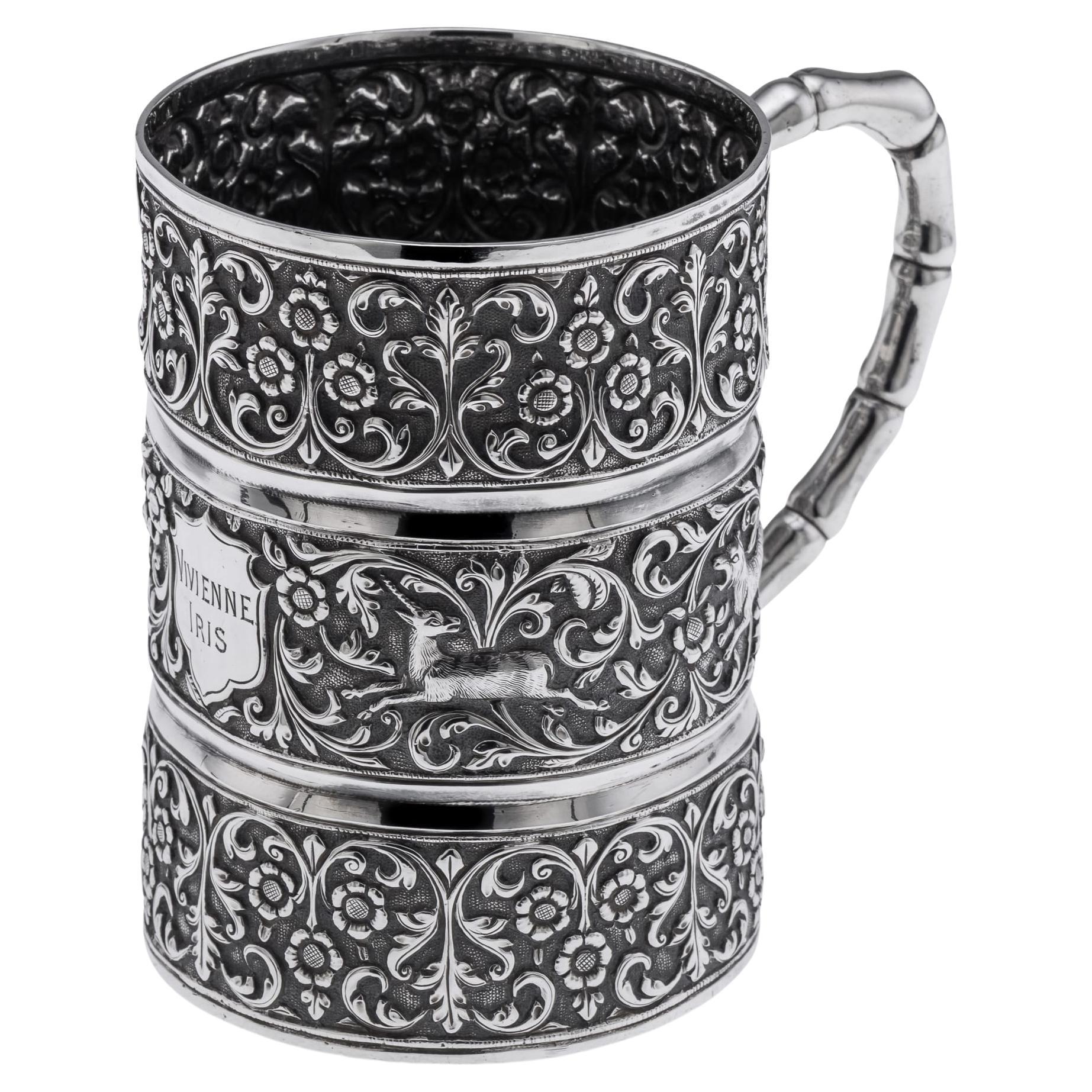 Antiker Silberbecher von Oomersi Mawji, Kutch, florales Repoussé, 1890 im Angebot