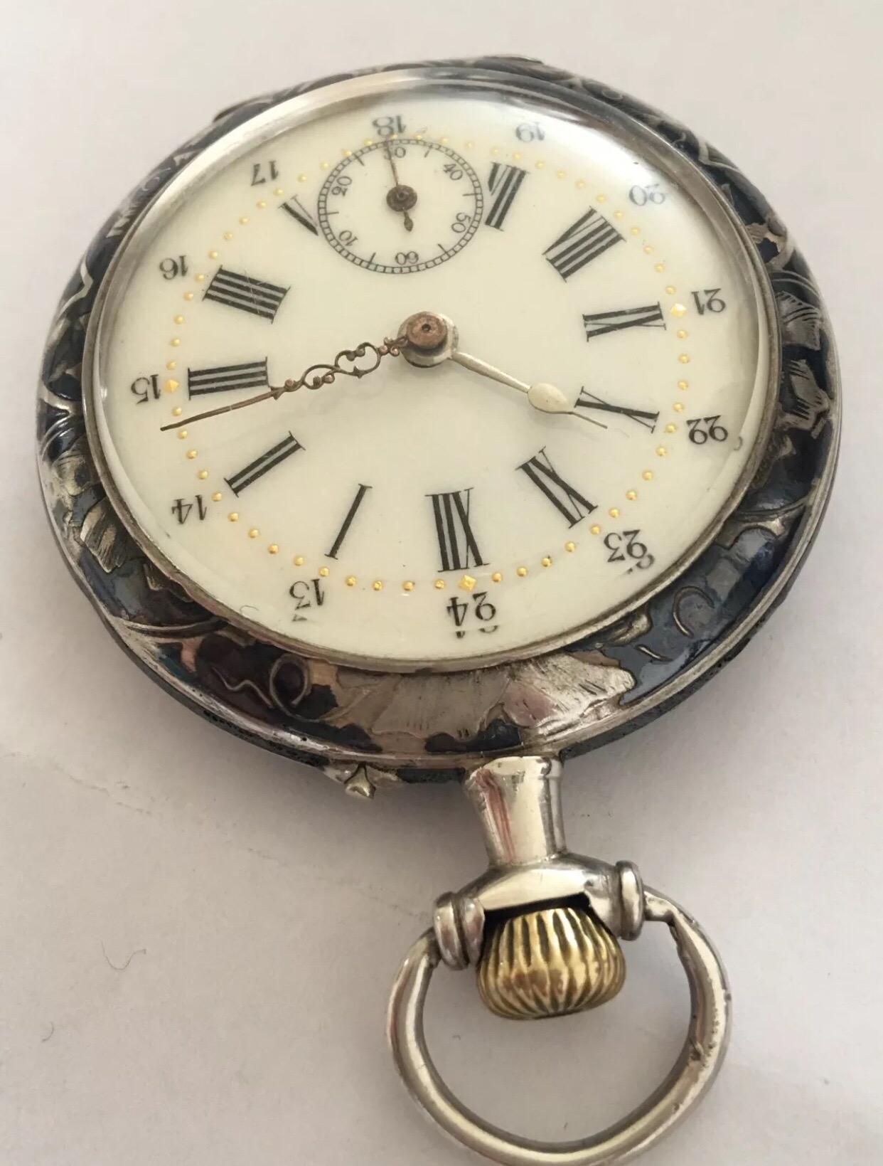 Montre de poche ancienne à boîtier en argent niellé gravé en vente 3