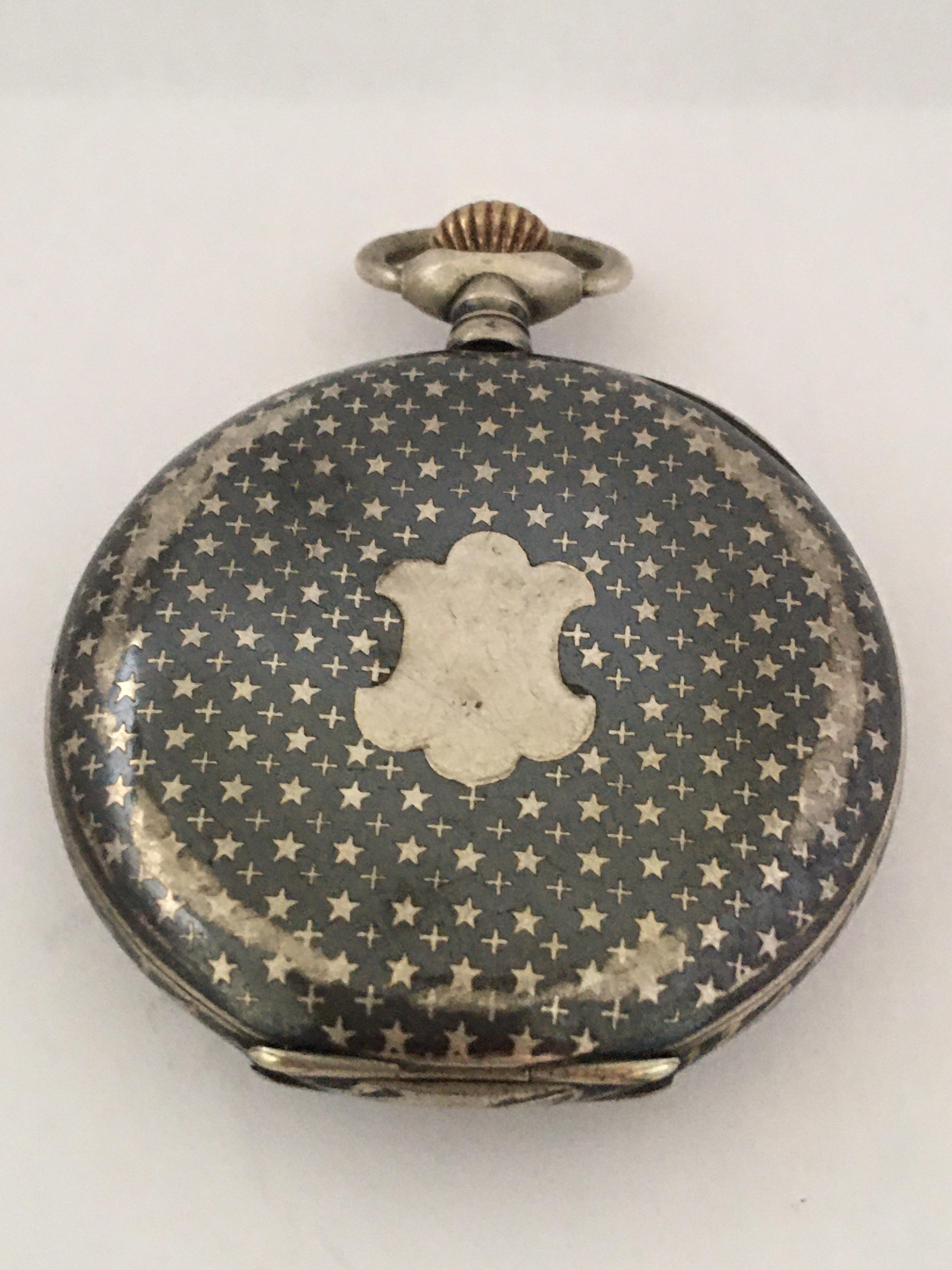 This good quality watch is working and is running well. Visible signs of gentle wearing on the watch case as shown. Some tiny scratches on the glass

Please study the images carefully as form part of the description 