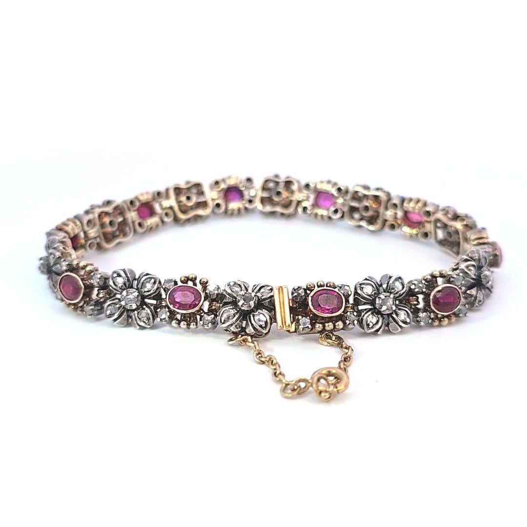 Dieses wunderschöne Armband trägt zehn ovale Rubine in Lünettenfassung mit einem geschätzten Gesamtgewicht von 5,00 ct und ist mit geschliffenen Diamanten akzentuiert und wird mit einem Kastenverschluss und einer Sicherheitskette gesichert. 