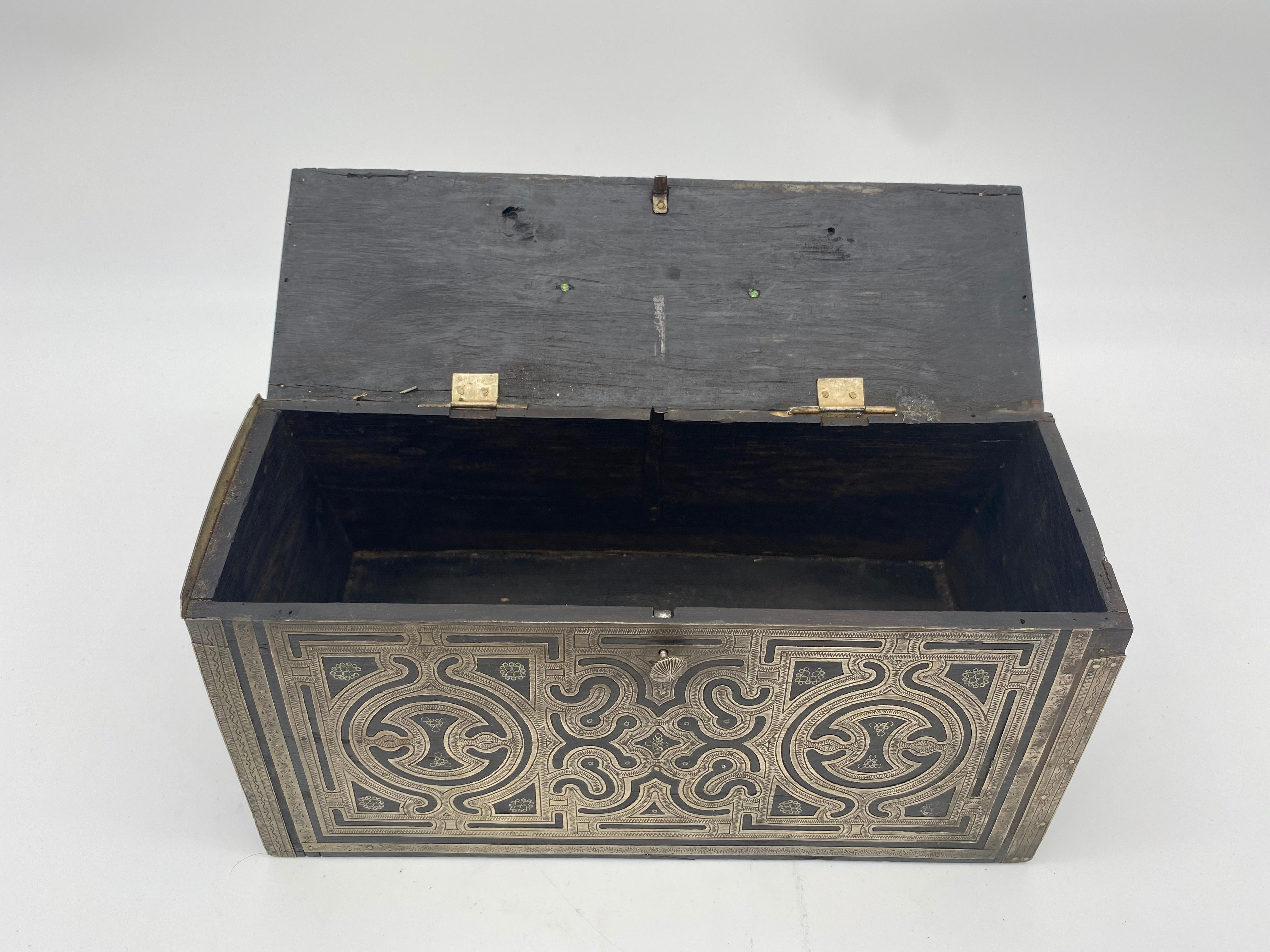 Antique Silver Outer Layer Wood Box For Sale 6