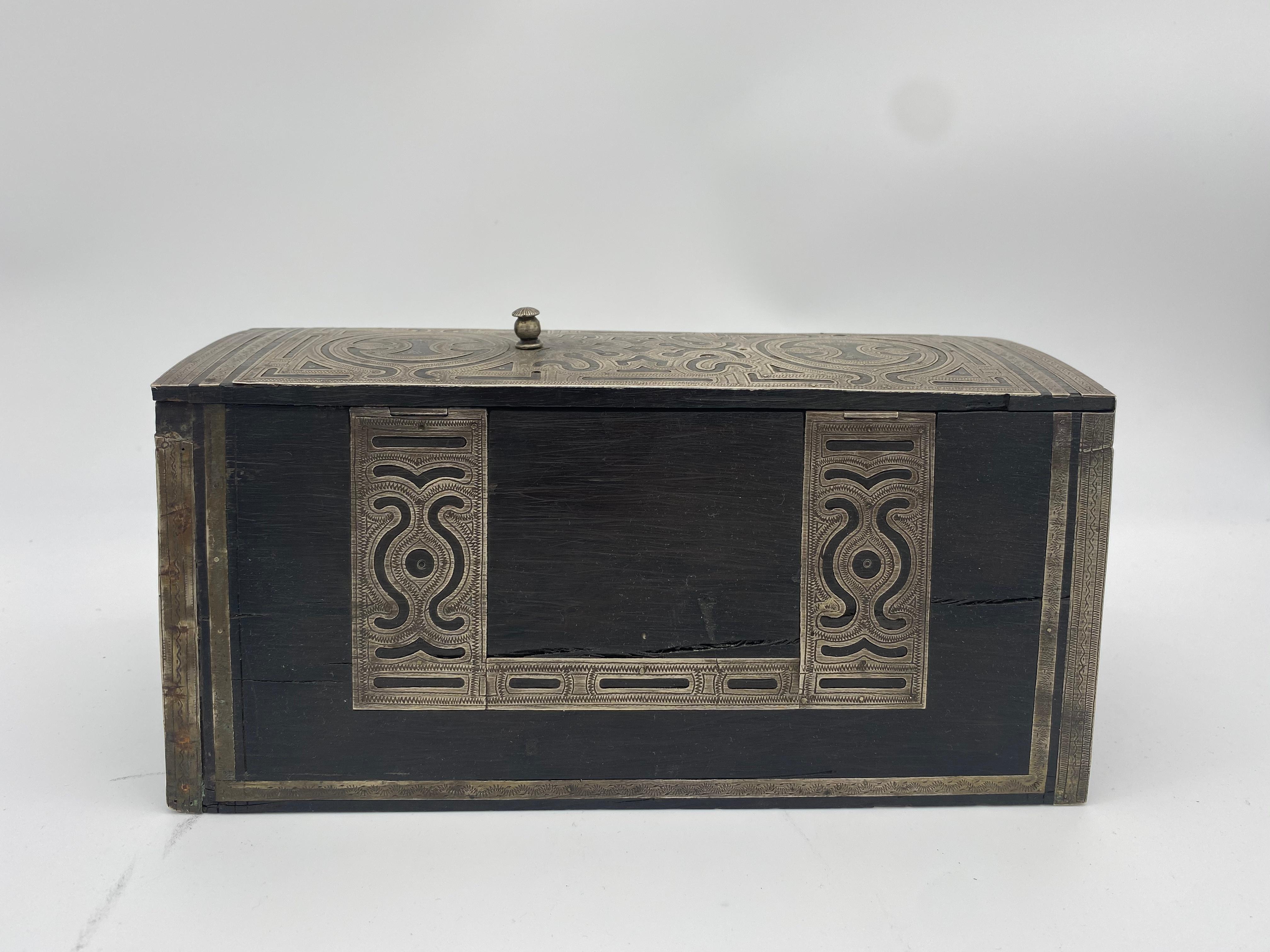 Antique Silver Outer Layer Wood Box In Good Condition For Sale In Brea, CA