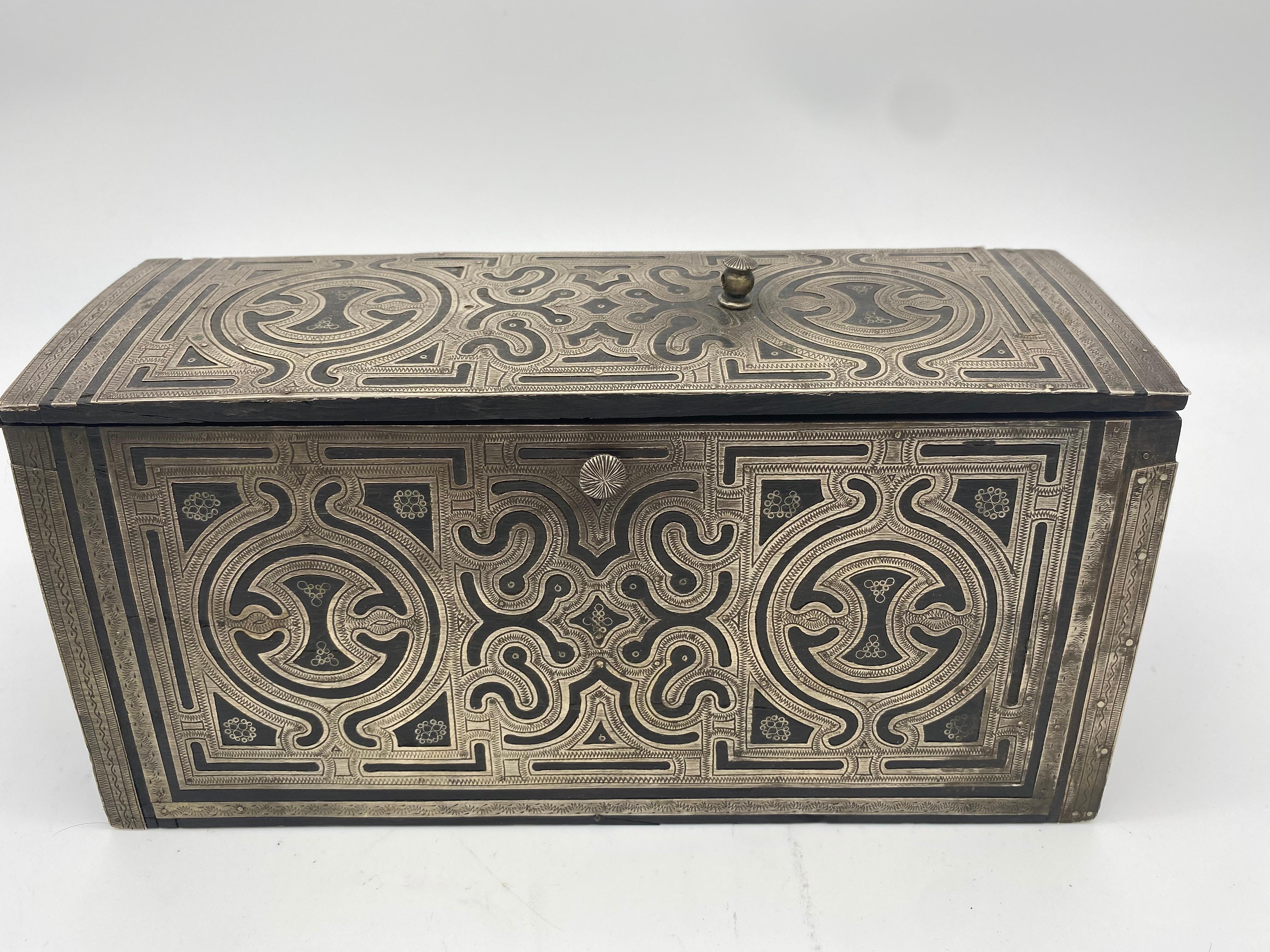 Antique Silver Outer Layer Wood Box For Sale 4